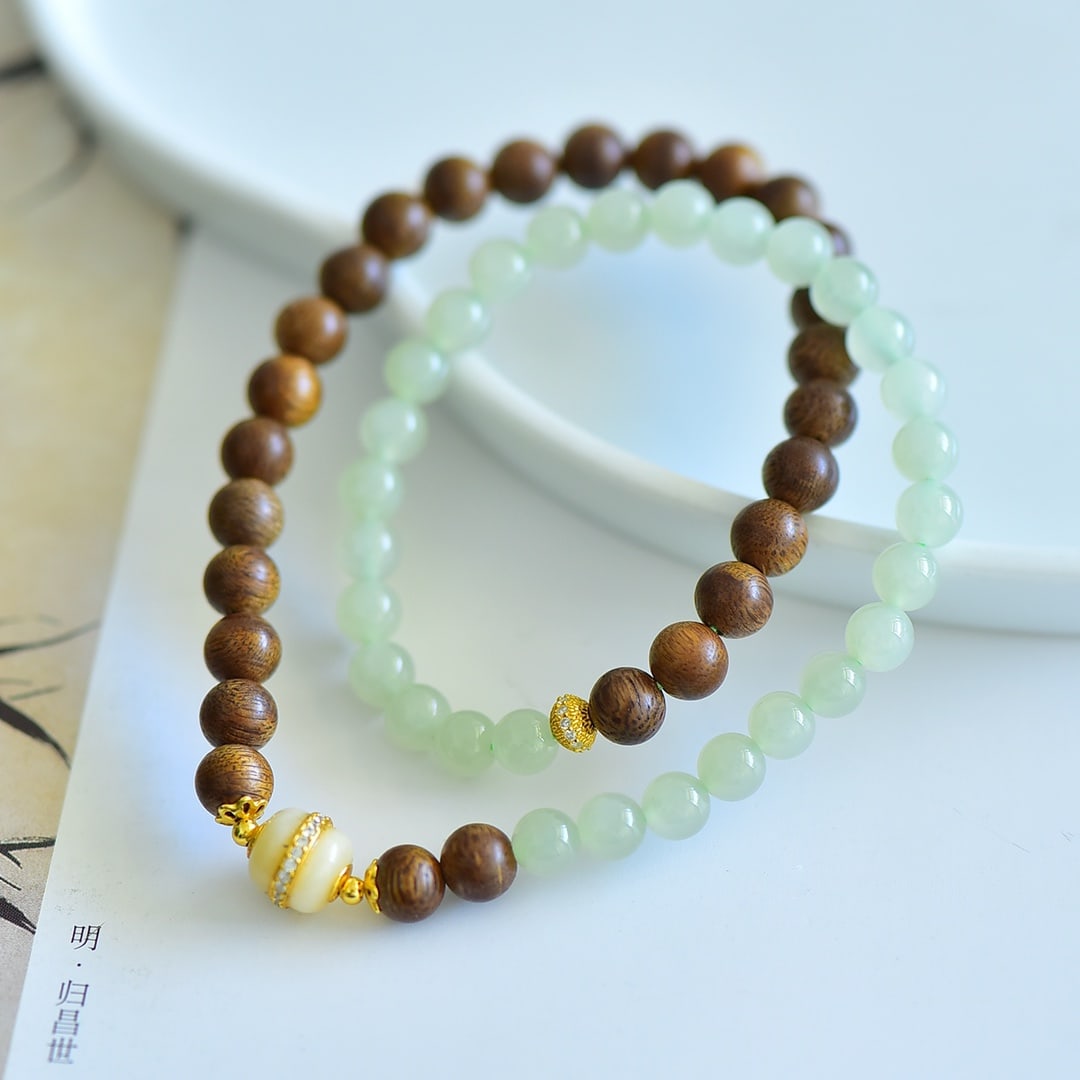 An Exquisite Greenish Jade Eaglewood Bracelets - 4