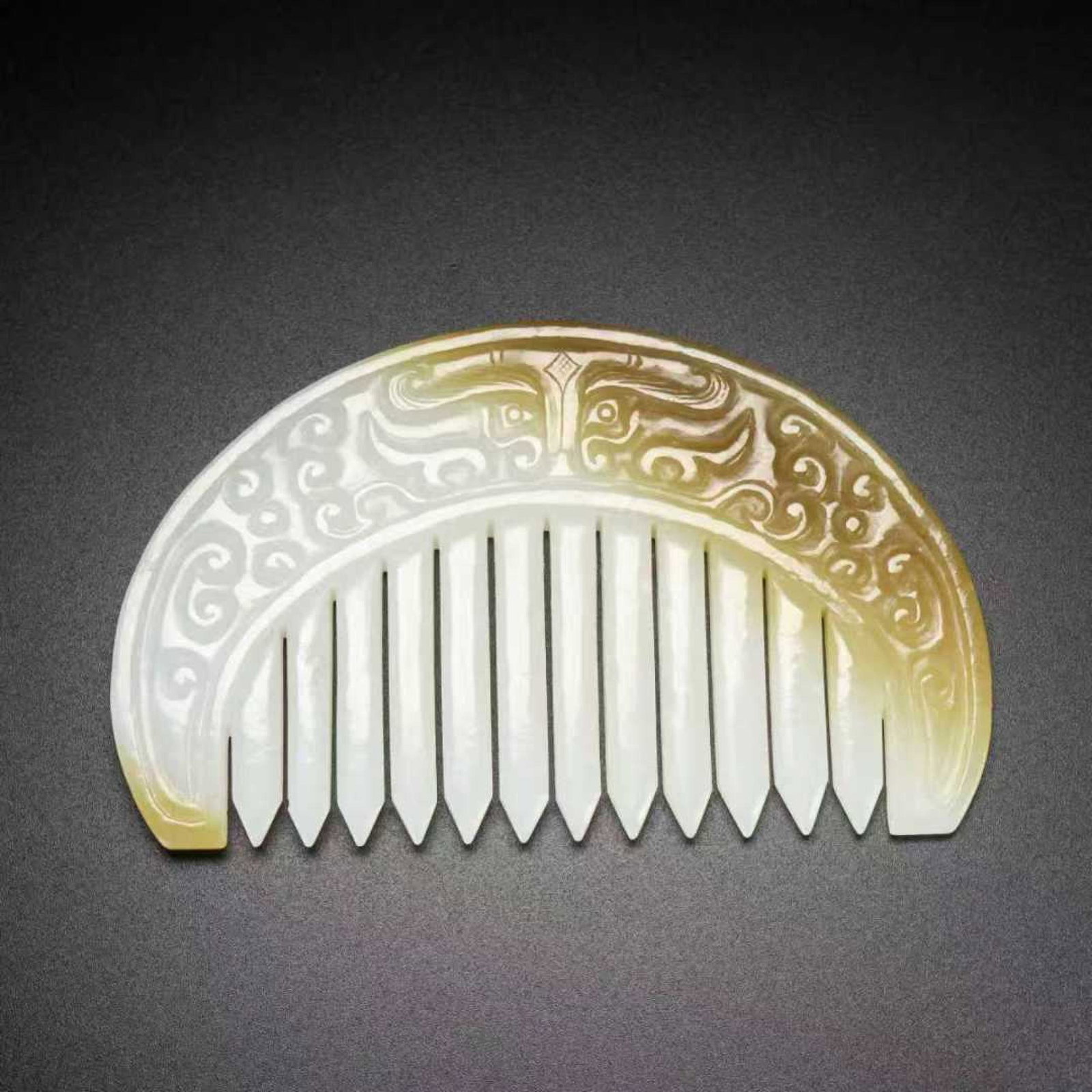 An Exquisite White Jade Beast-Face Pattern Comb - 7