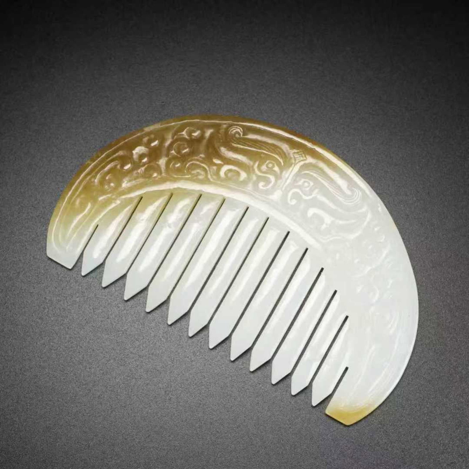 An Exquisite White Jade Beast-Face Pattern Comb - 9