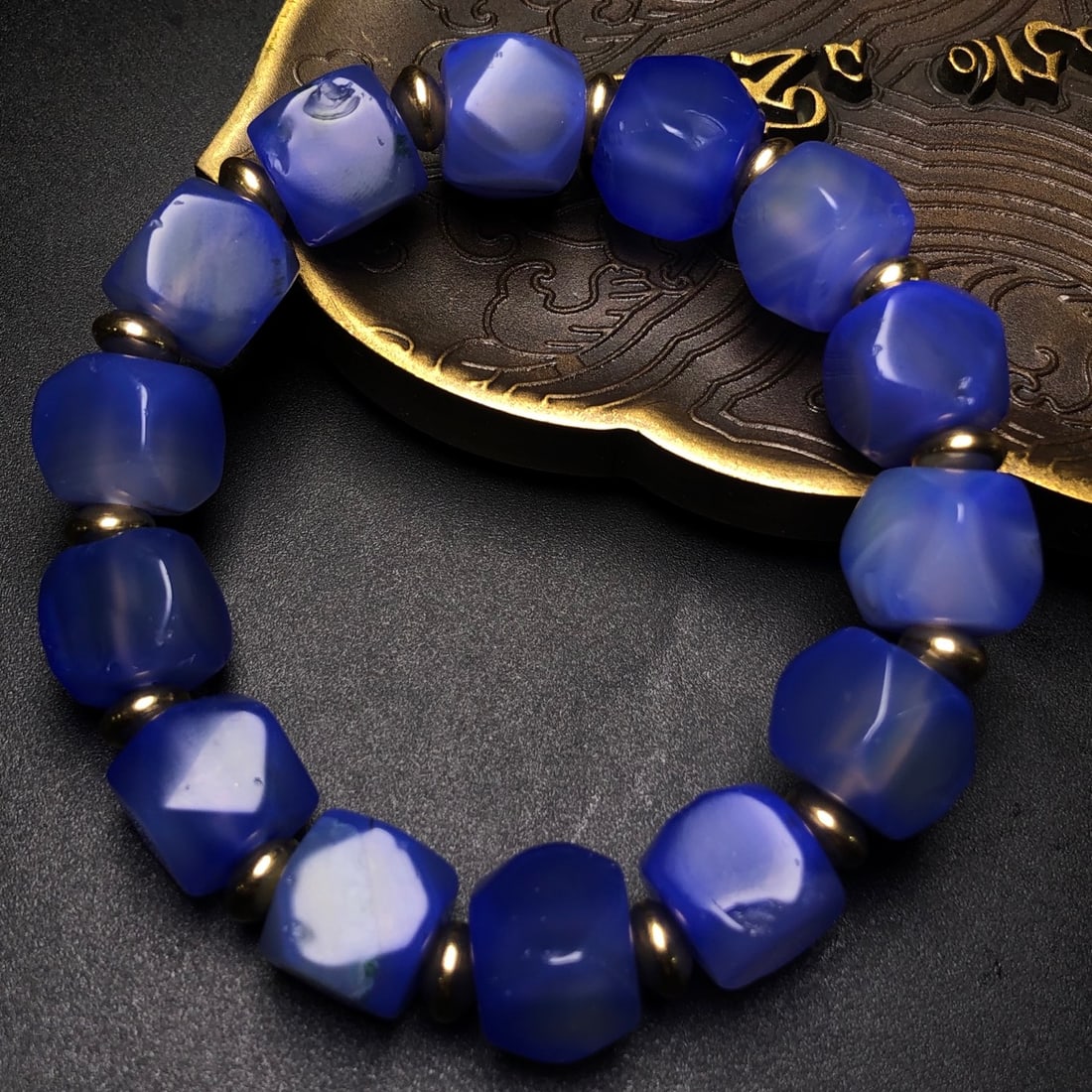 An Exquisite Agate Bracelets (1 of 9)