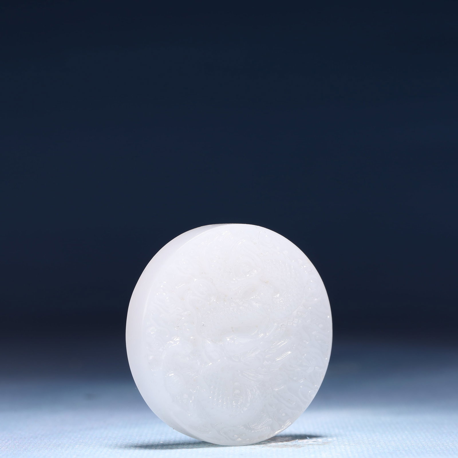 An Exquisite White Jade Auspicious Cloud and Dragon Pattern Pendant - 3