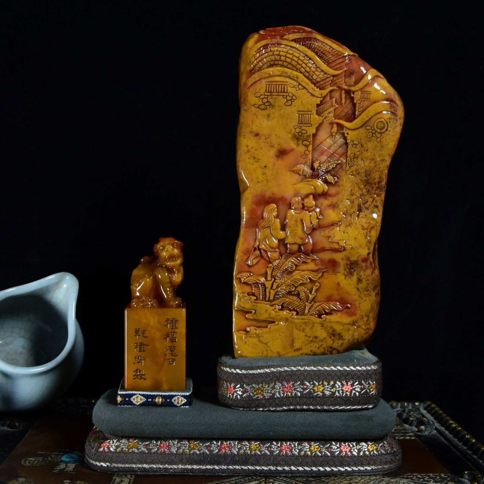 An Exquisite Tianhuang Stone Figure Pattern Ornament,With Auspicious Beast Pattern Seal - 2