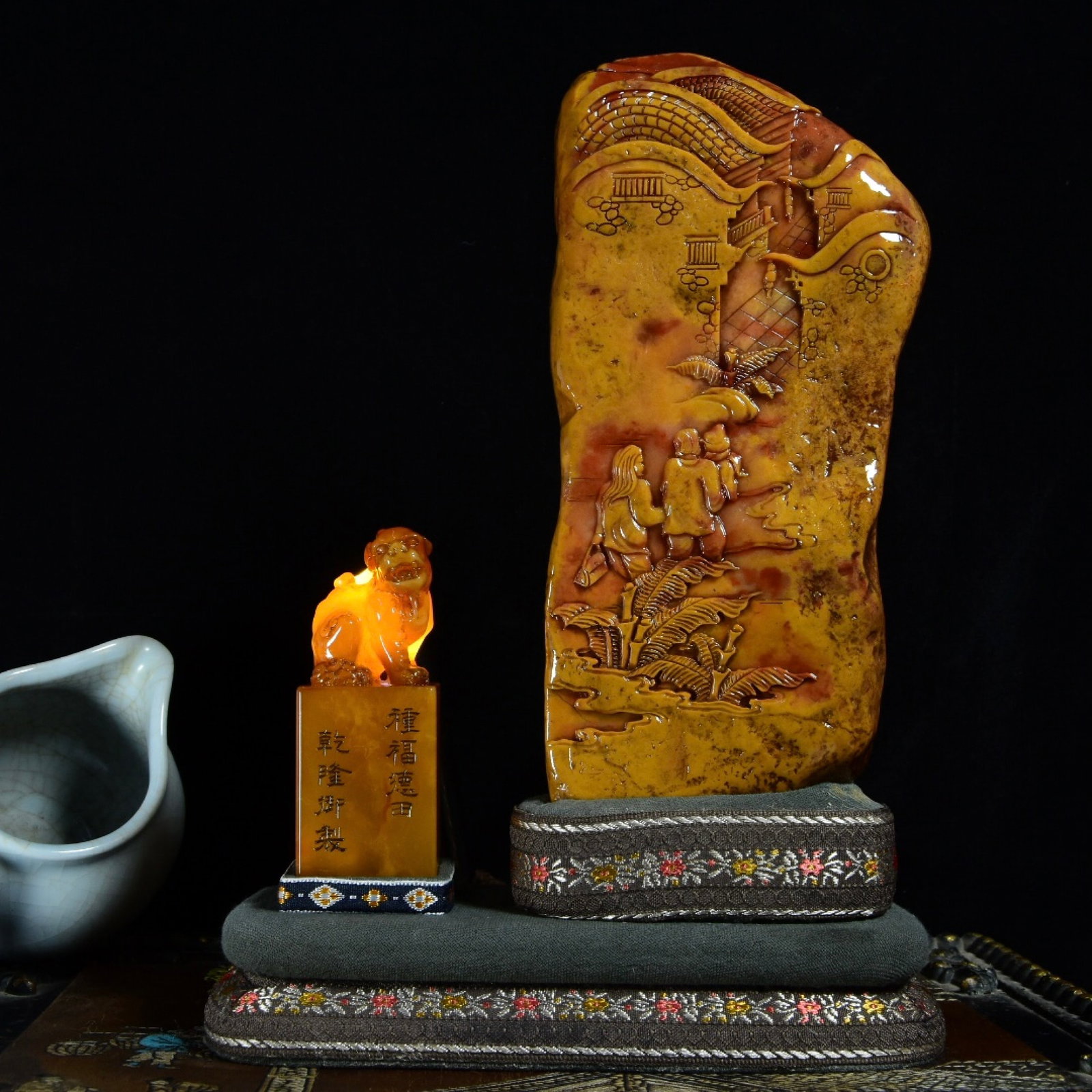 An Exquisite Tianhuang Stone Figure Pattern Ornament,With Auspicious Beast Pattern Seal - 3