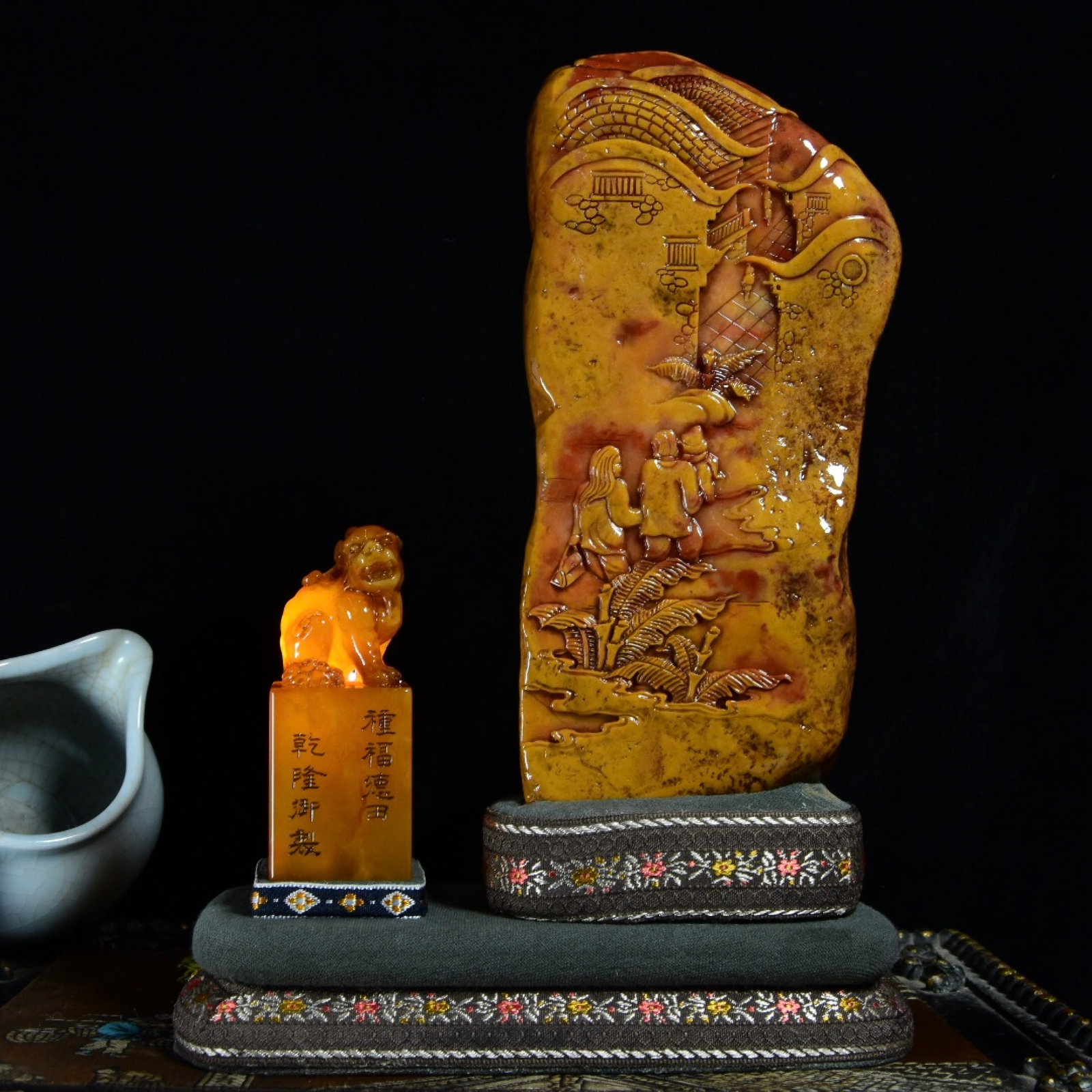 An Exquisite Tianhuang Stone Figure Pattern Ornament,With Auspicious Beast Pattern Seal - 4