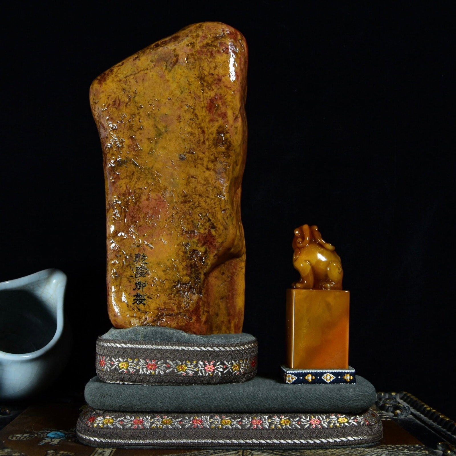 An Exquisite Tianhuang Stone Figure Pattern Ornament,With Auspicious Beast Pattern Seal - 6