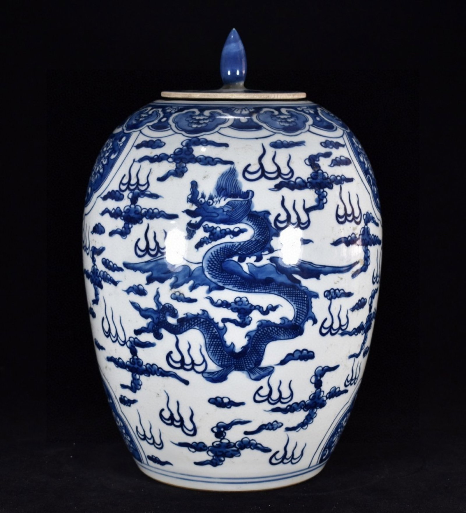 A Rare Blue and White Auspicious Cloud and Dragon Pattern Cover Jar: Estimated Value:2400-4800 A Rare Blue and White Auspicious Cloud and Dragon Pattern Cover Jar,Qing Dynasty,China,Guangxu Six-character Mark,Size:13.8inx9.1in 青花祥云龙&#