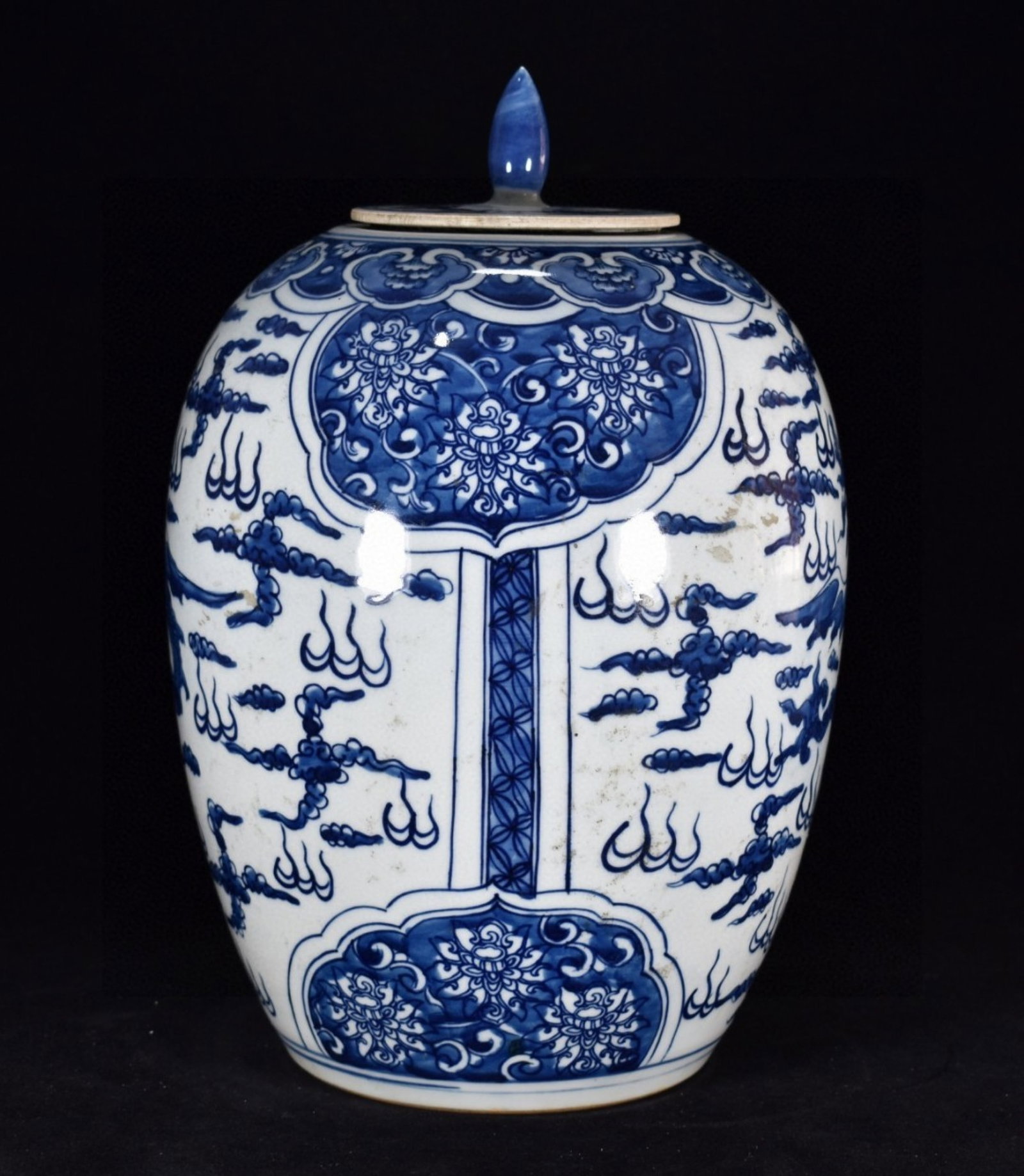 A Rare Blue and White Auspicious Cloud and Dragon Pattern Cover Jar - 2