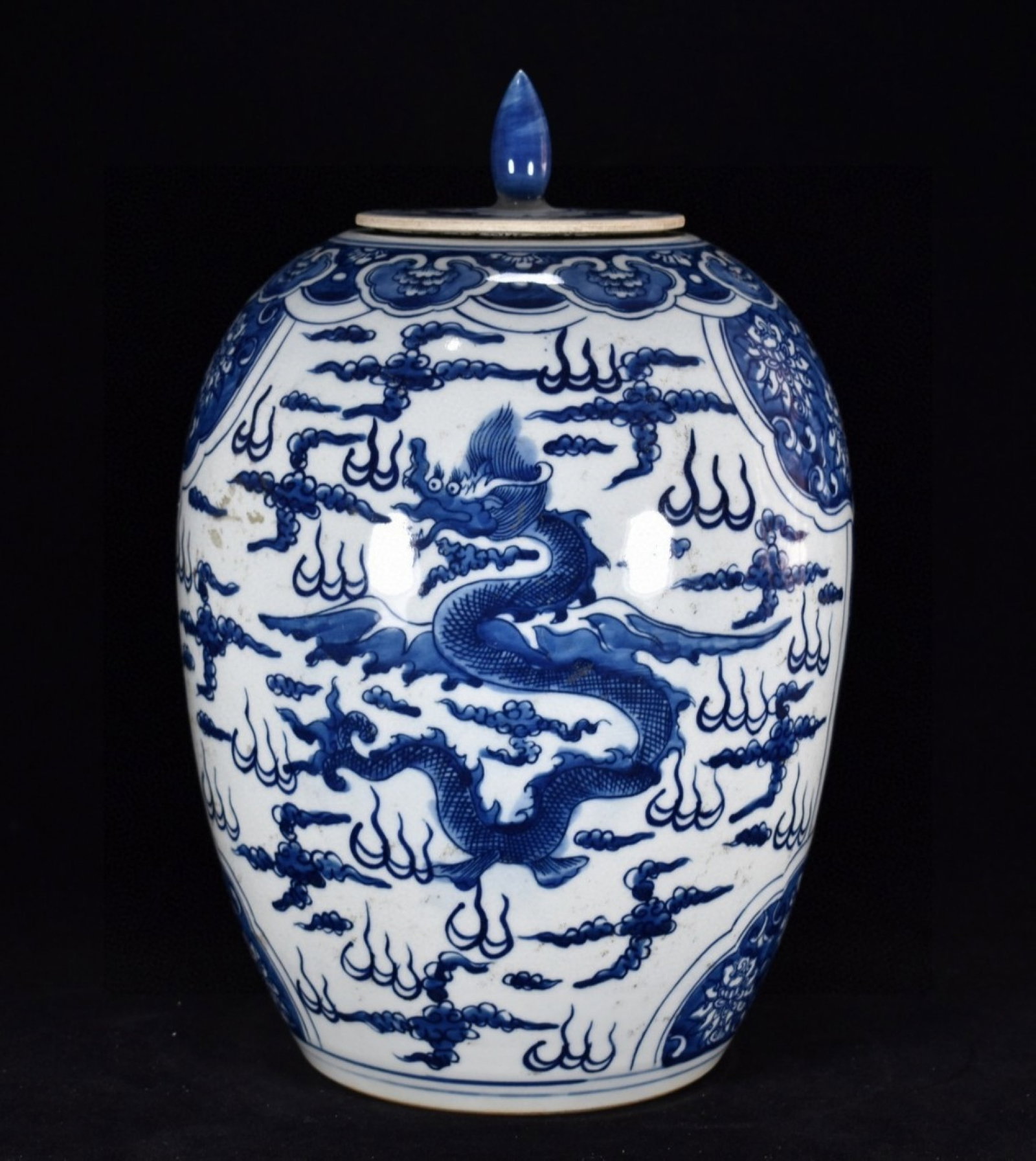 A Rare Blue and White Auspicious Cloud and Dragon Pattern Cover Jar - 3