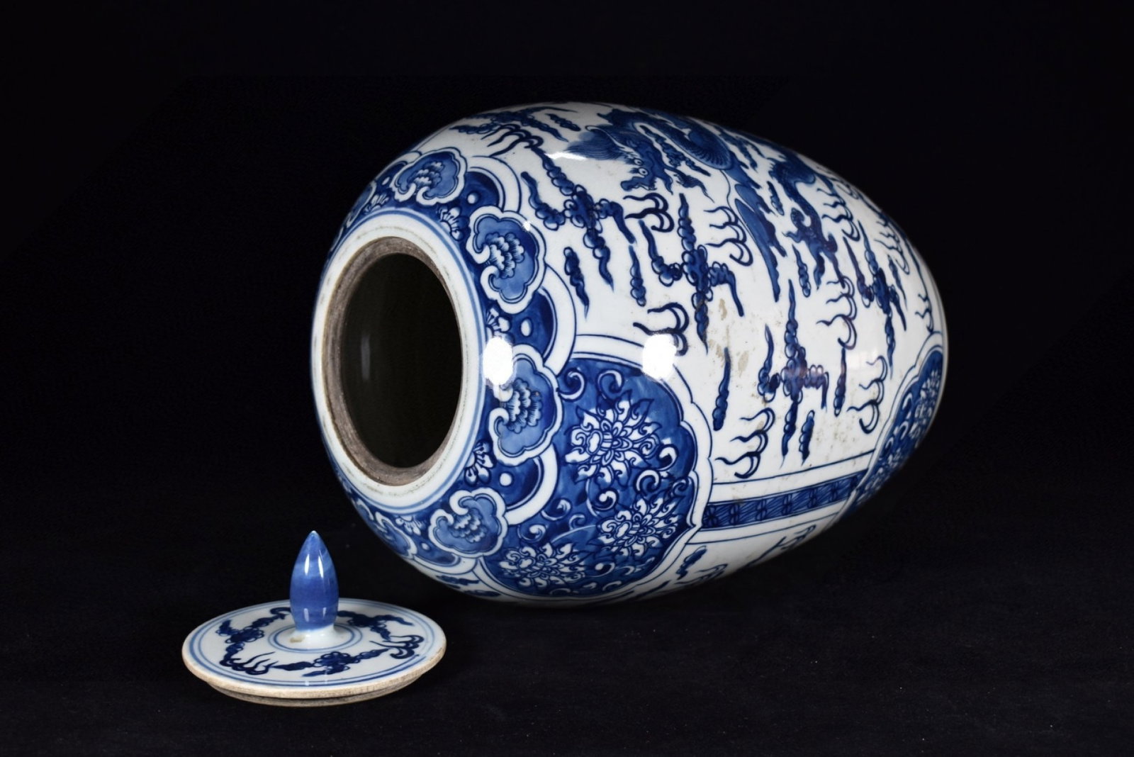 A Rare Blue and White Auspicious Cloud and Dragon Pattern Cover Jar - 5