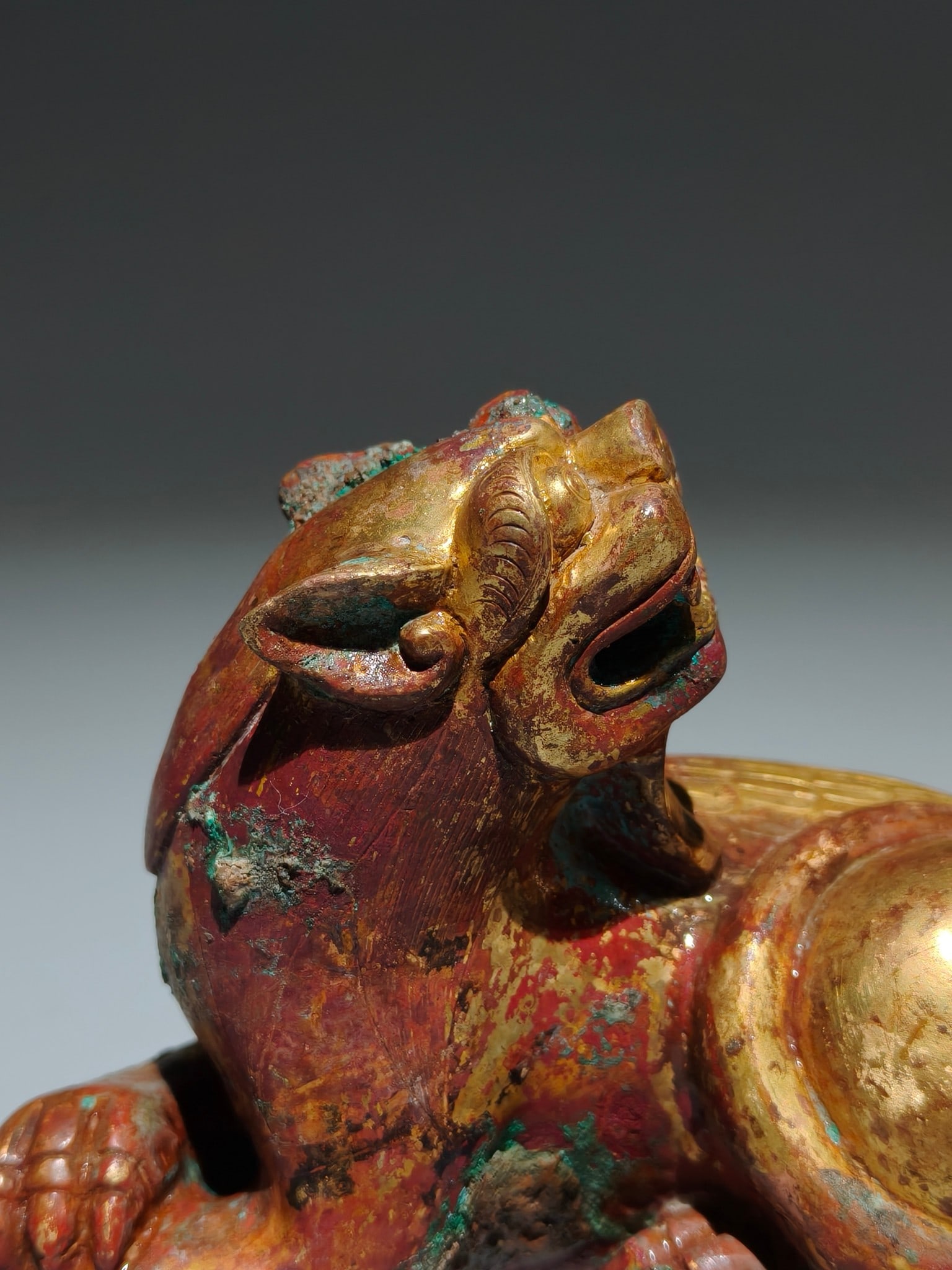 An Exquisite Gilt Bronze Auspicious Beast Ornament - 2