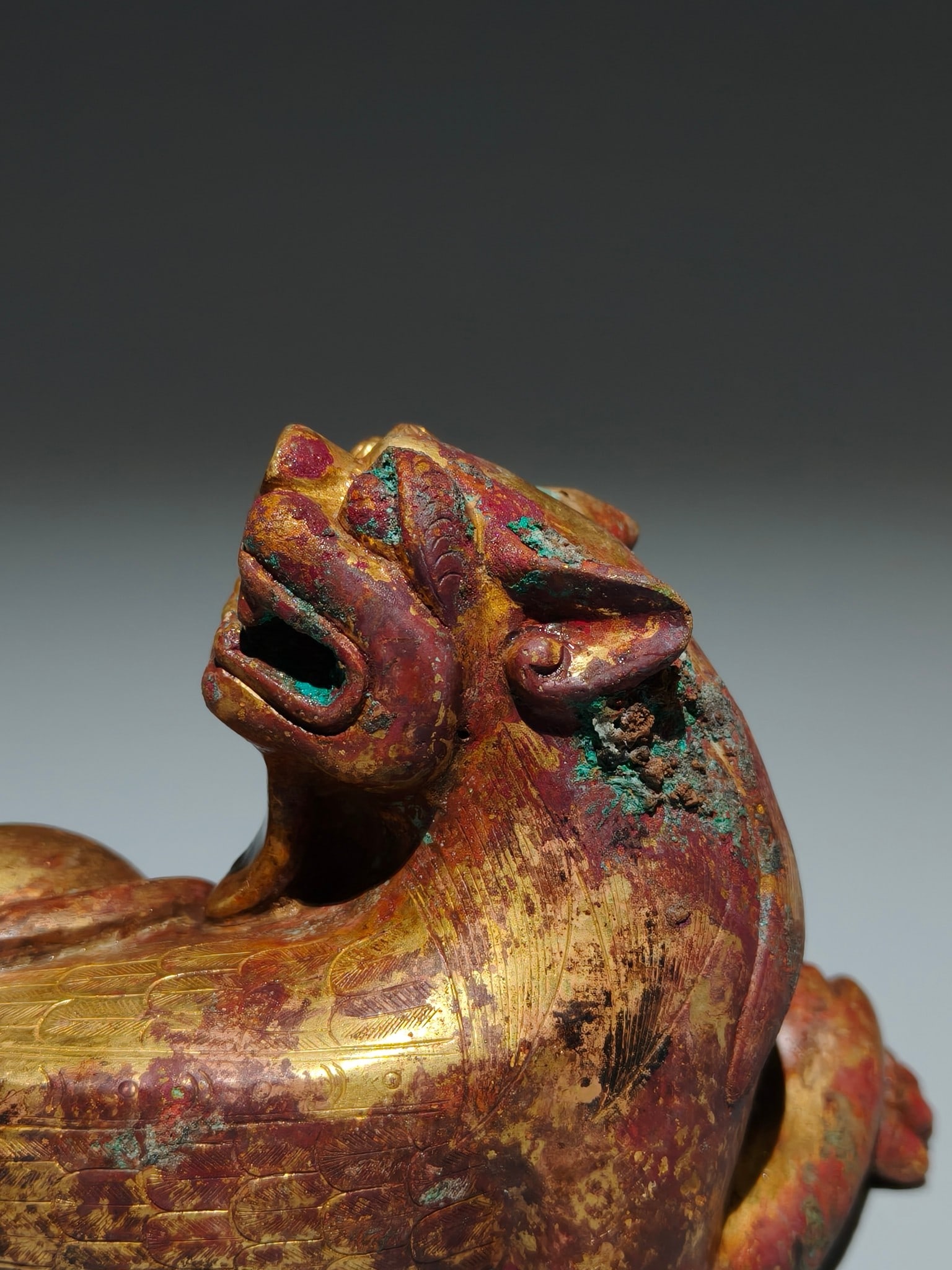 An Exquisite Gilt Bronze Auspicious Beast Ornament - 6