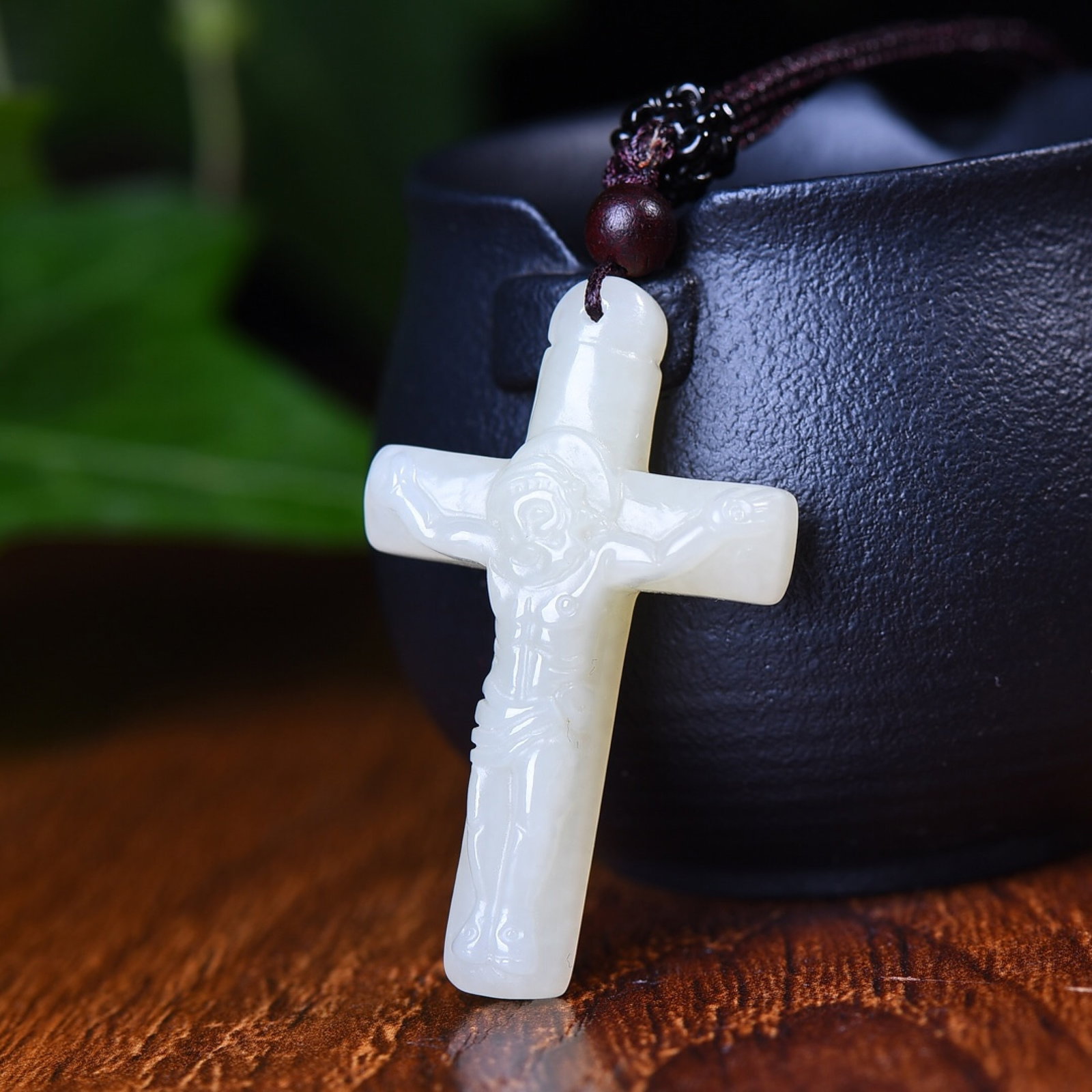 An Exquisite White Jade Figure Pattern Pendant - 2