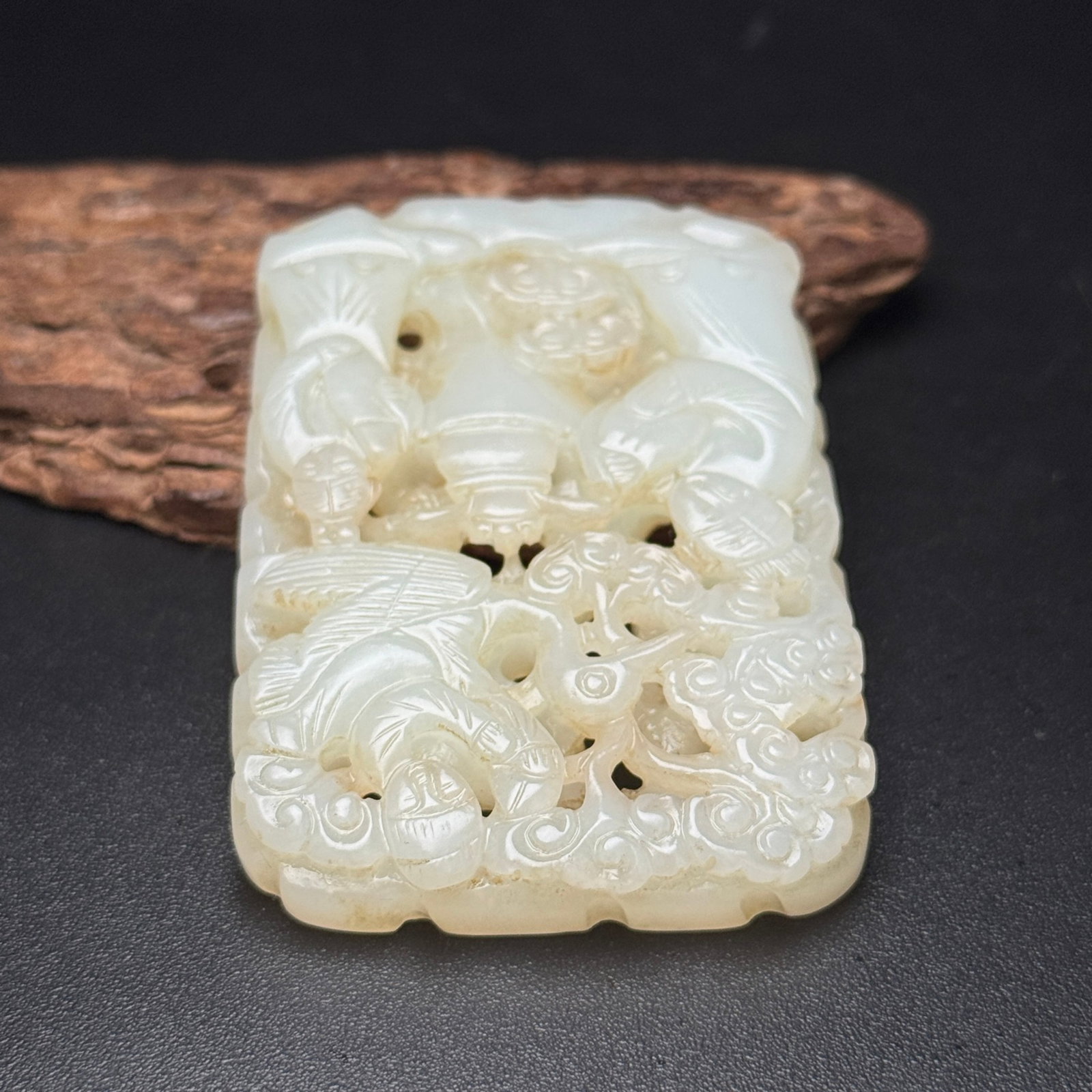 An Exquisite White Jade Hollow Figure Pattern Pendant - 7