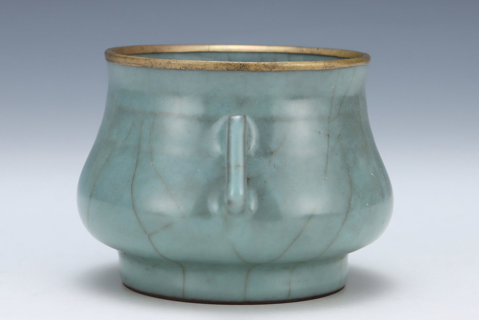 An Exquisite Guan yao Celadon Glazed Cover with Gold Double-Ears Censer,with an Imperial Poem by ... - 2