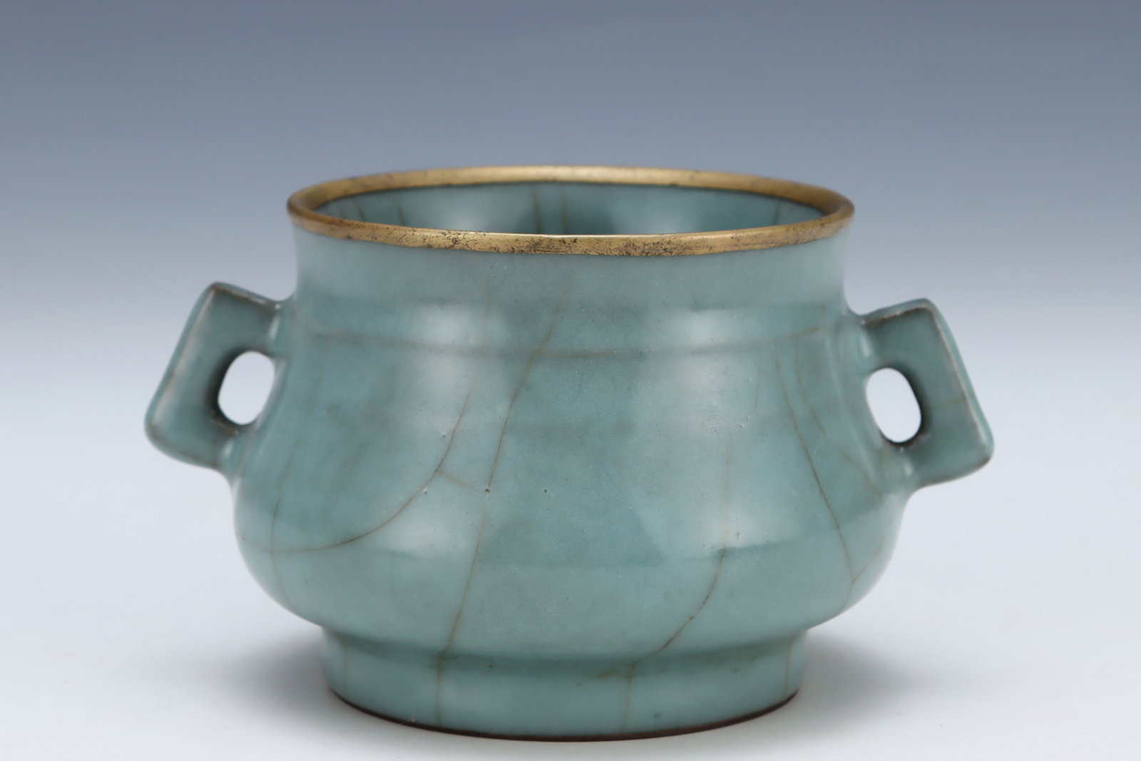 An Exquisite Guan yao Celadon Glazed Cover with Gold Double-Ears Censer,with an Imperial Poem by ... - 3