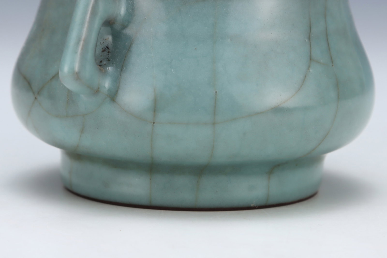 An Exquisite Guan yao Celadon Glazed Cover with Gold Double-Ears Censer,with an Imperial Poem by ... - 5