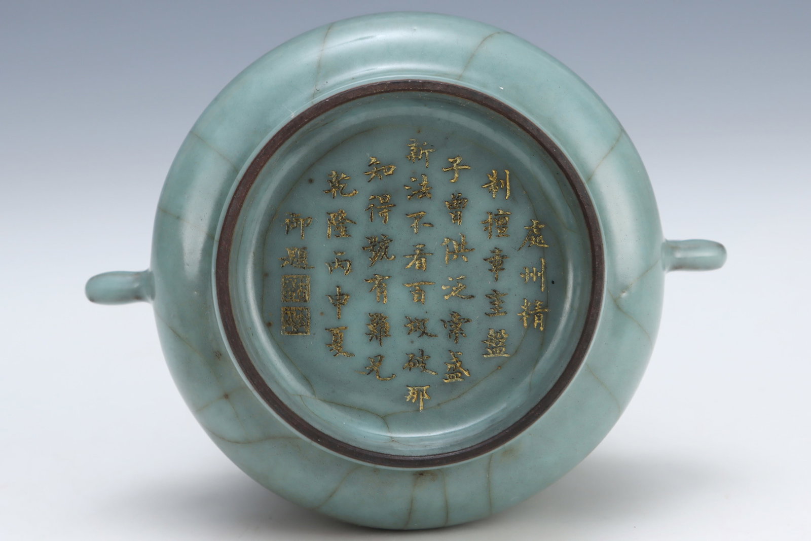 An Exquisite Guan yao Celadon Glazed Cover with Gold Double-Ears Censer,with an Imperial Poem by ... - 8