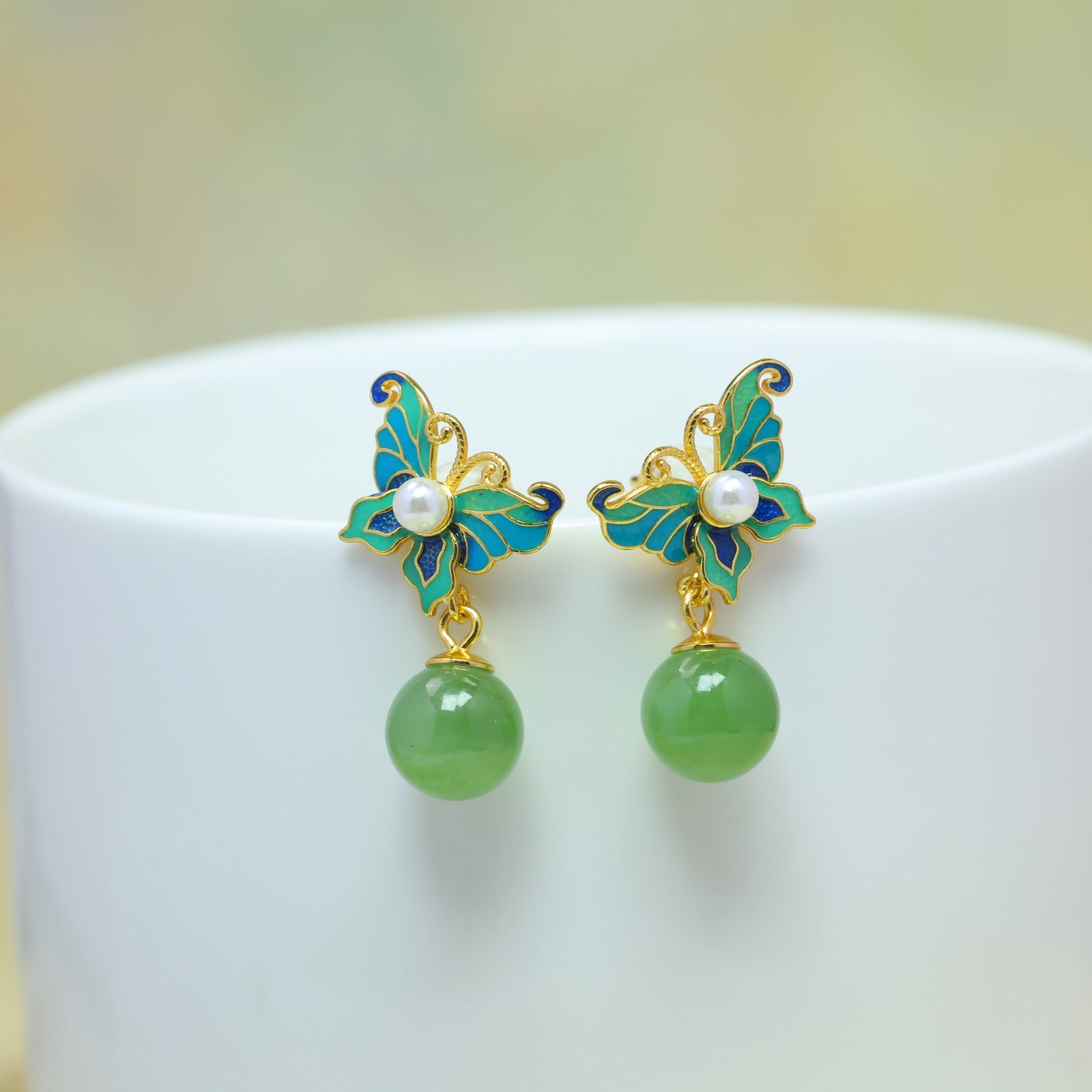 A Pair of Exquisite Sterling Silver-Gold Plated Inlaid Jasper Enamel Earrings,Inlaid Pearls: Estimated Value:600-1200 A Pair of Exquisite Sterling Silver-Gold Plated Inlaid Jasper Enamel Earrings,Inlaid Pearls,Size:8mmx8mm