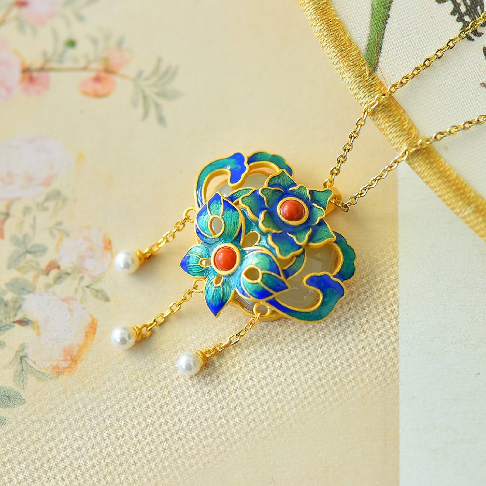 An Exquisite Sterling Silver-Gold Plated Inlaid White Jade Pendant,Inlaid Pearl - 2