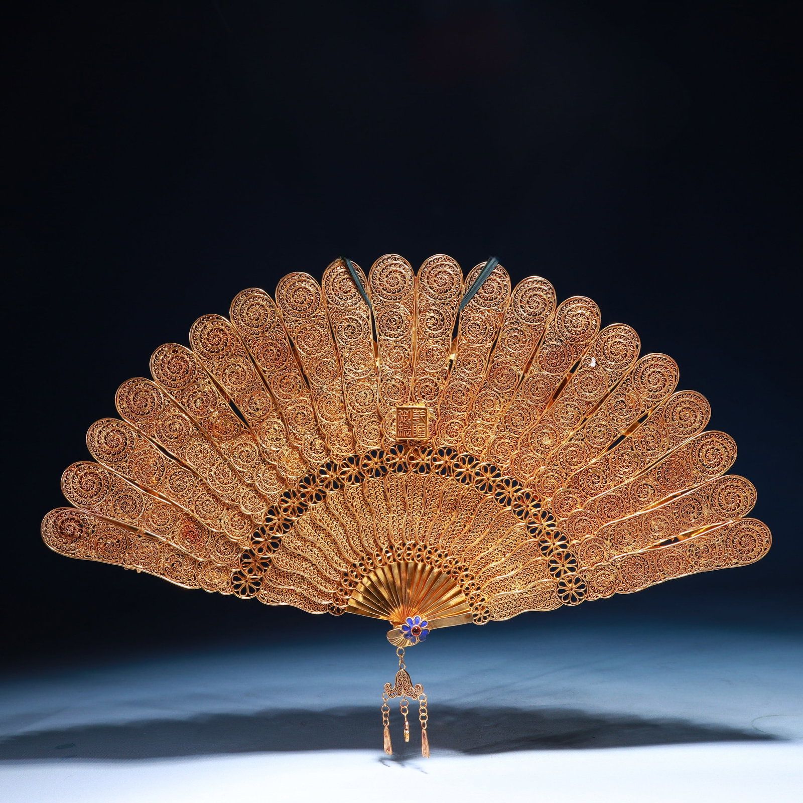 An Exquisite Filigree and Gilding Phoenix Pattern Fan,Inlaid Gems - 4
