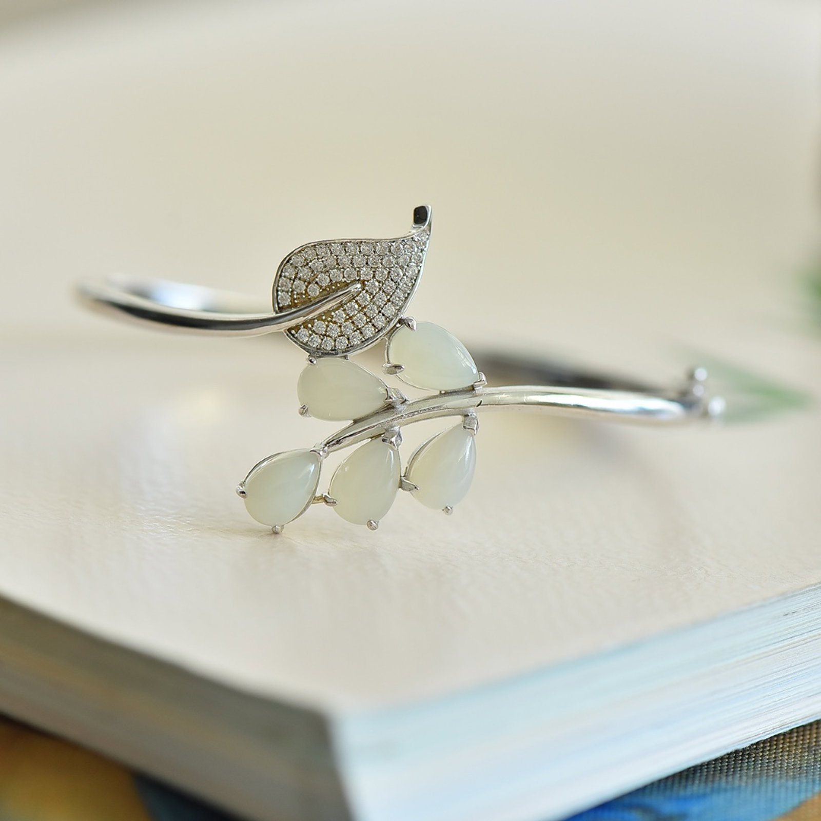 An Exquisite Sterling Silver Inlaid White Jade Bracelets,Inlaid Diamond - 2