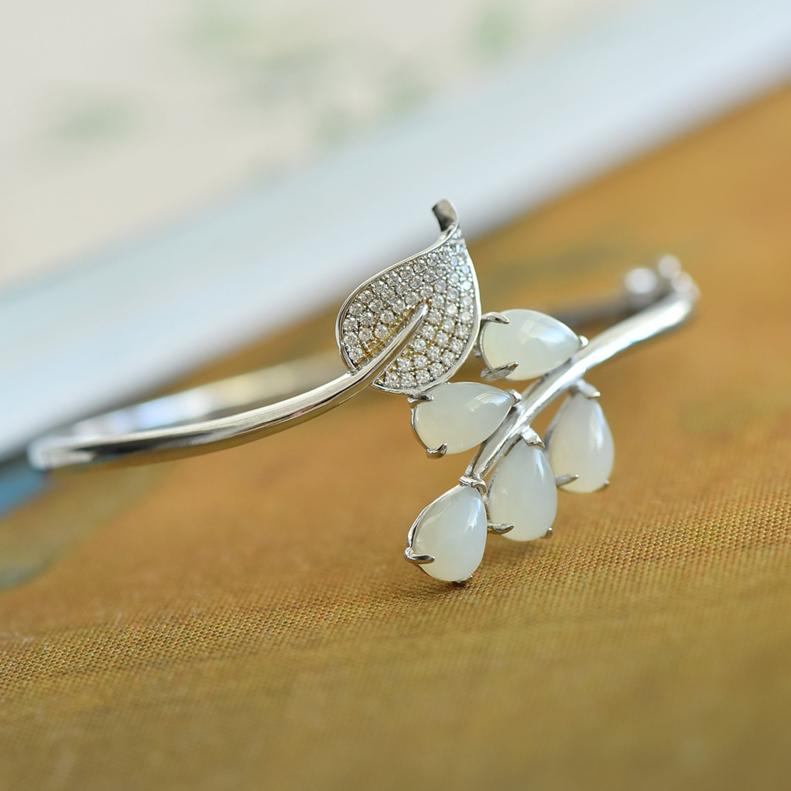 An Exquisite Sterling Silver Inlaid White Jade Bracelets,Inlaid Diamond - 4