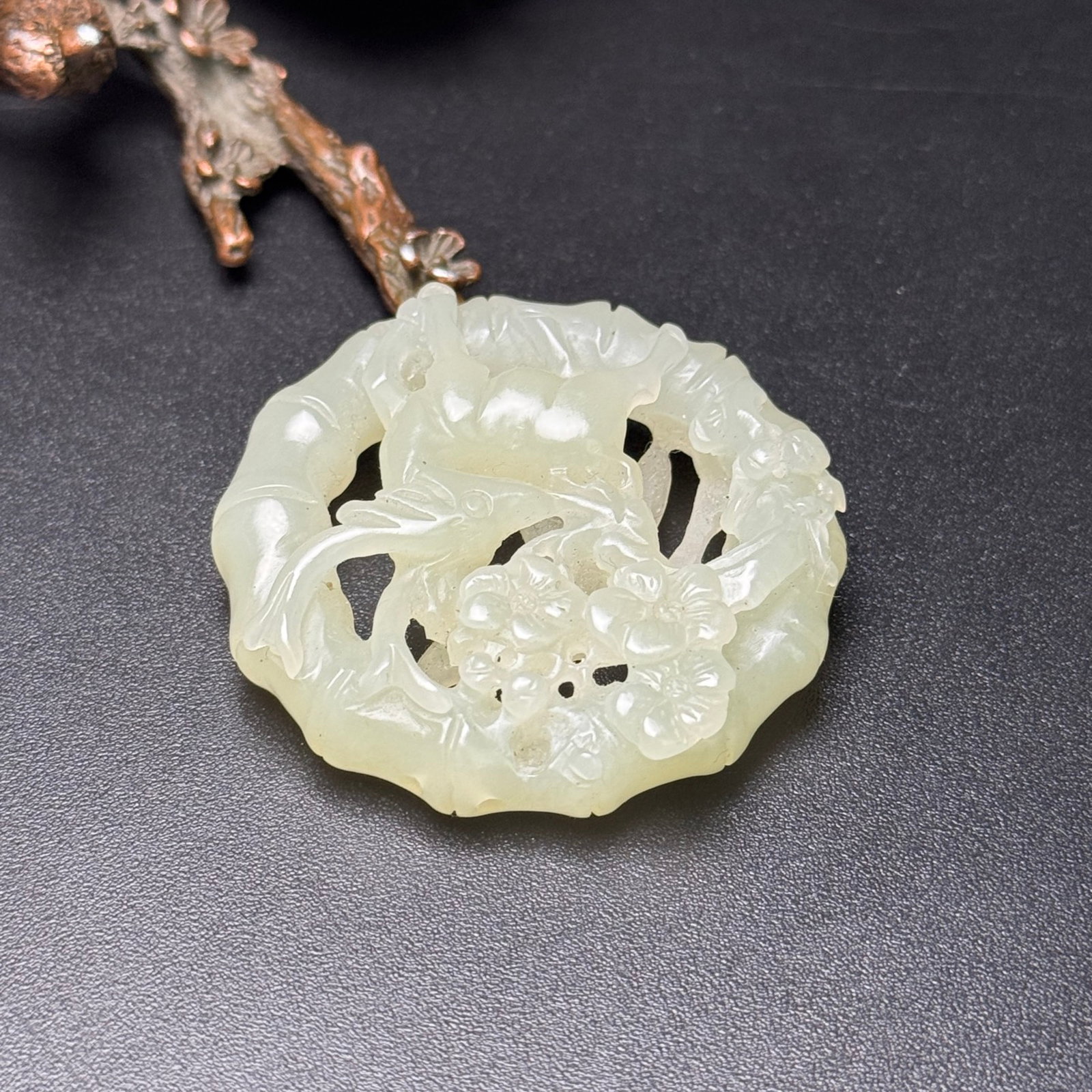 An Exquisite White Jade Flower and Deer Pattern Pendant - 5