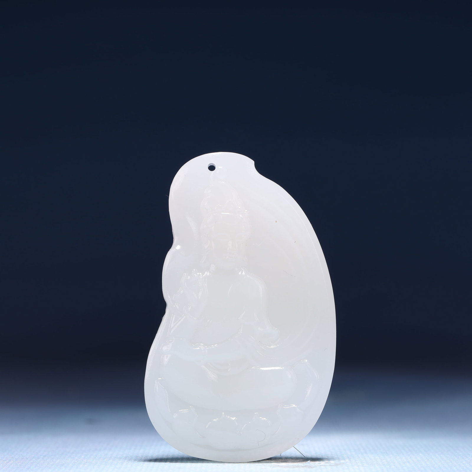 An Exquisite White Jade Statue of Avalokitesvara Pendant: Estimated Value:380-800 An Exquisite White Jade Statue of Avalokitesvara Pendant,Size:1.4inx0.4inx2.4in,Weight:34g 白玉观音像牌