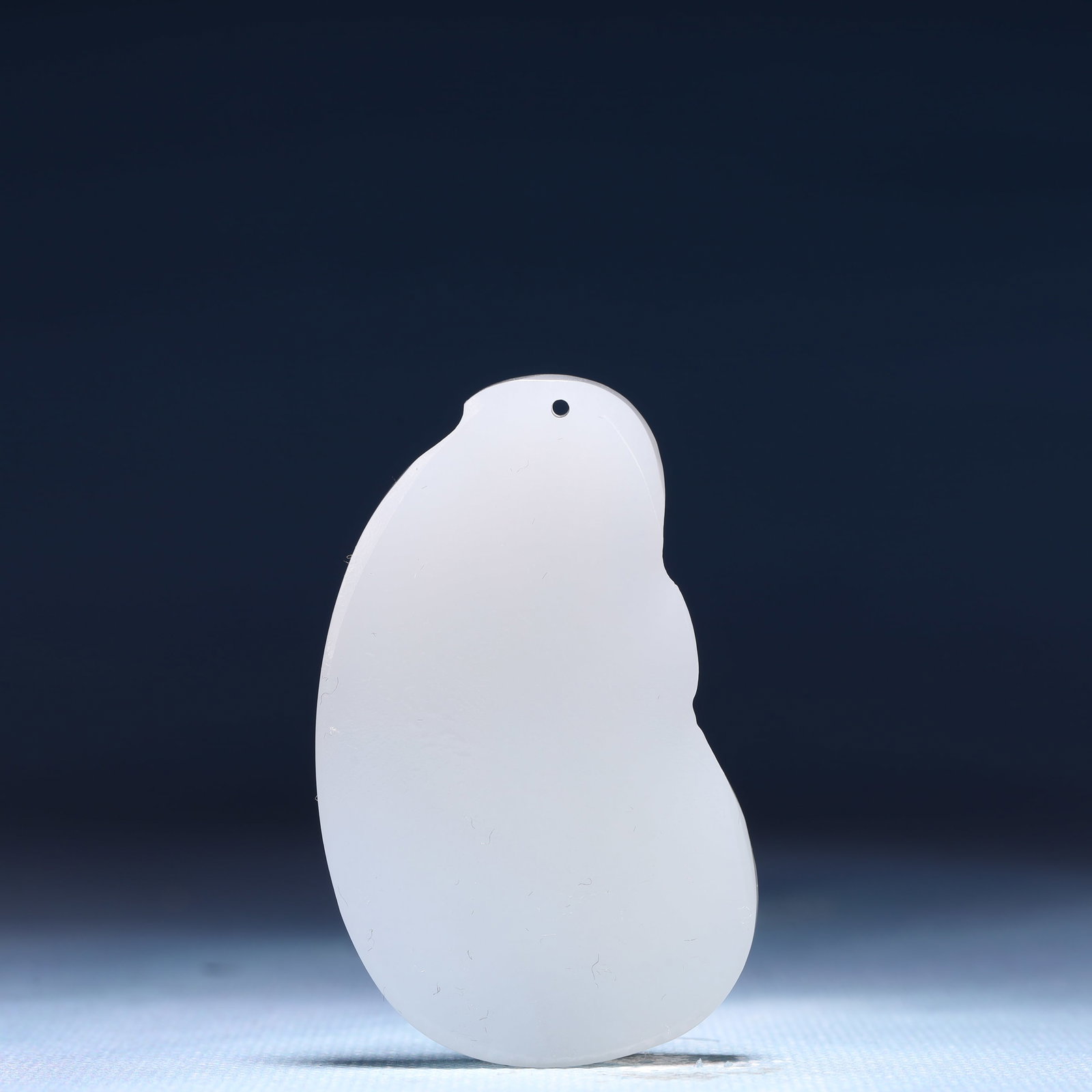 An Exquisite White Jade Statue of Avalokitesvara Pendant - 4