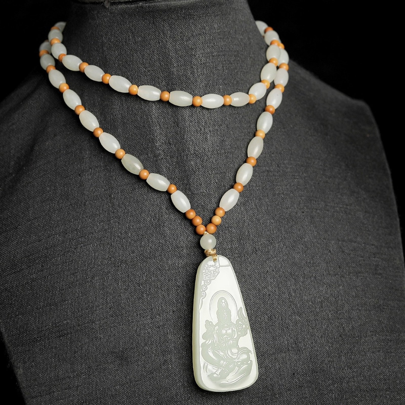 An Exquisite White Jade Statue of Avalokitesvara Pendant - 5