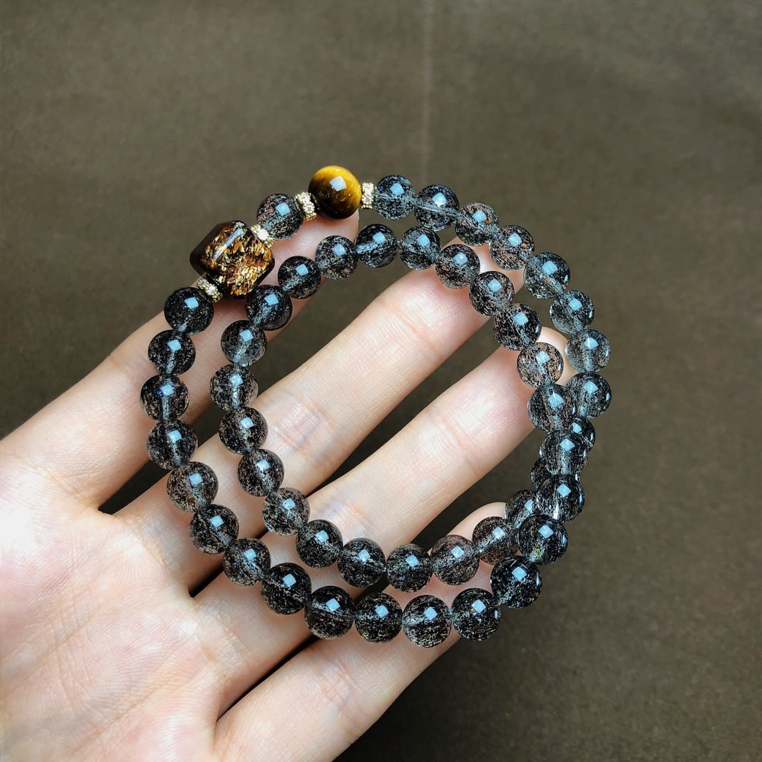 An Exquisite Crystal Bracelets: Estimated Value:720-1440 An Exquisite Crystal Bracelets,Size:7mm,9.8mmx9.8mm,Weight:28g 水晶手串