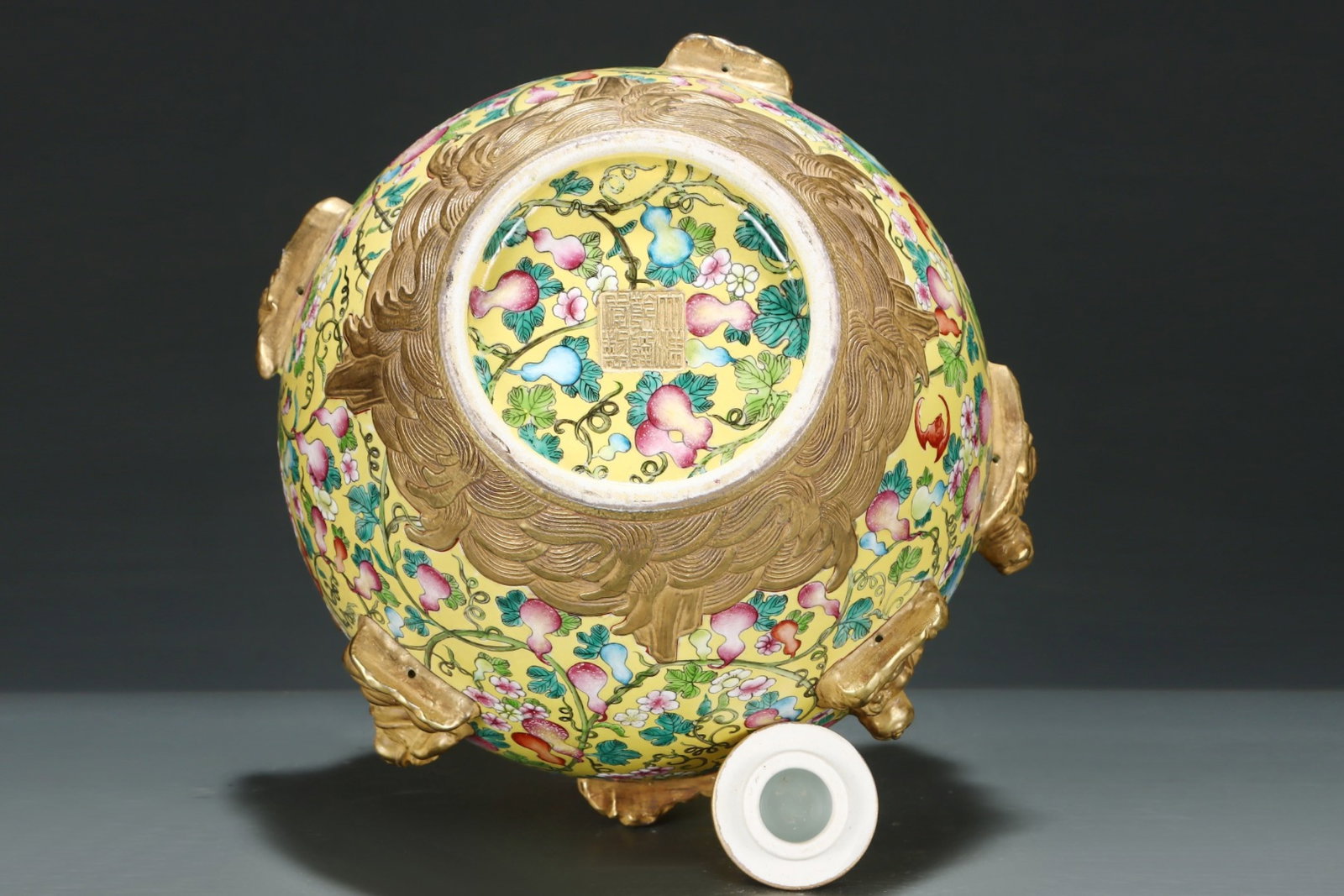A Huge Yellow Ground Famille-Rose Painted Gold Gourd Buddha Statue Pattern Gourd Bottle,With Vert... - 5