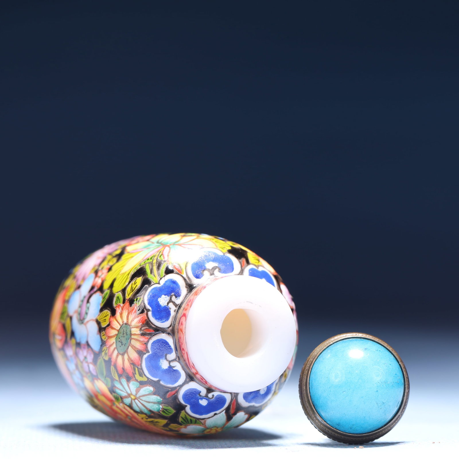 An Exquisite Glass Flower Pattern Snuff Bottle - 5