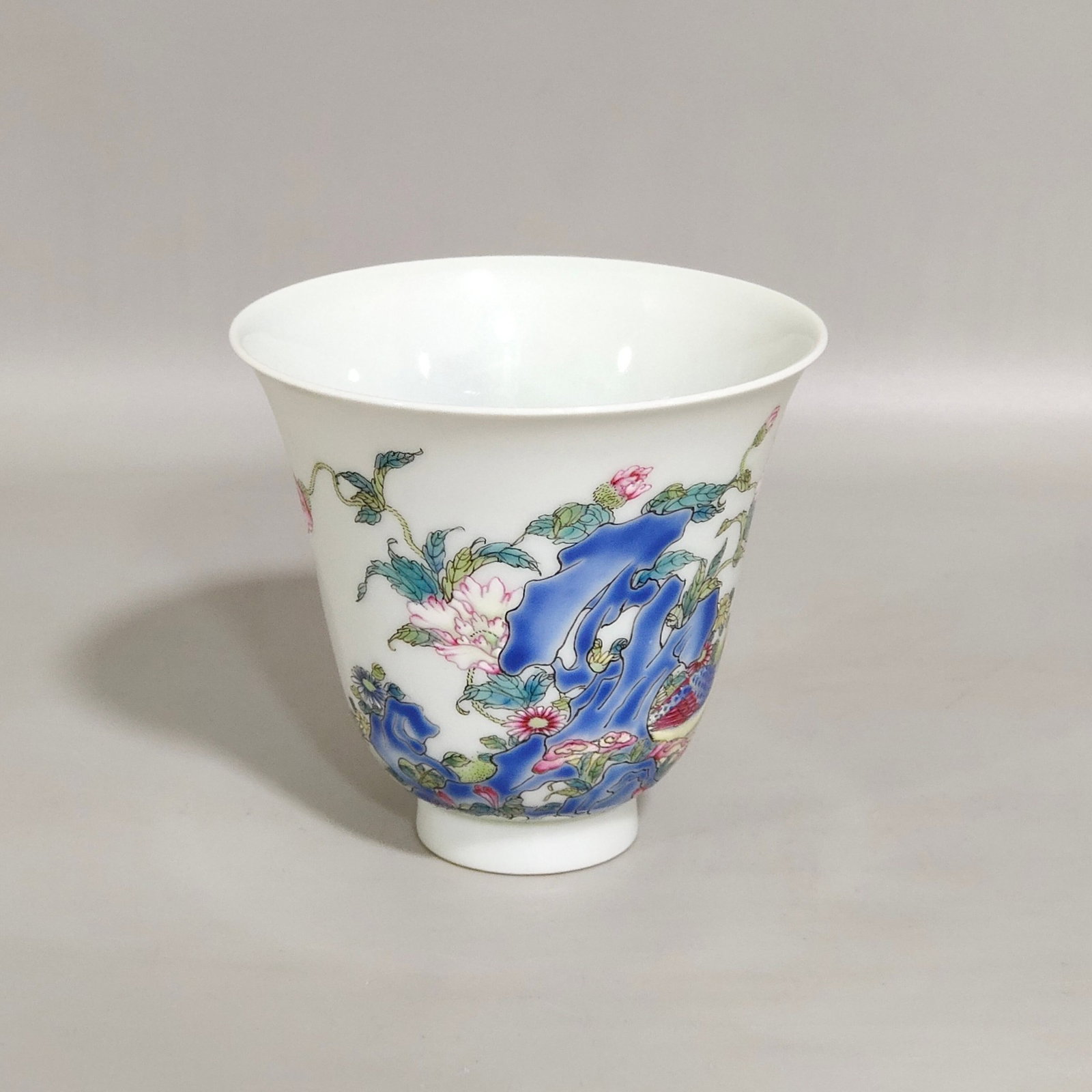 A Pair of Exquisite Famille-Rose Flower and Rooster Pattern Cups - 4