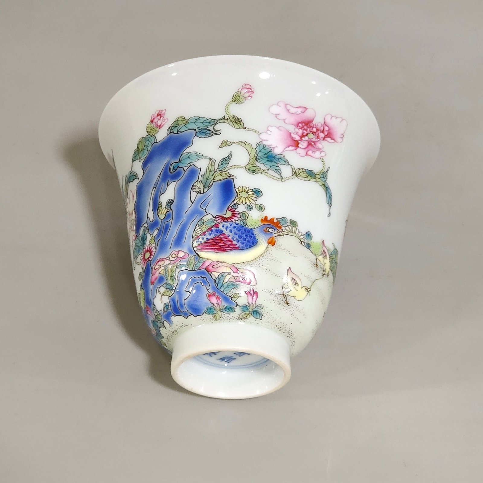 A Pair of Exquisite Famille-Rose Flower and Rooster Pattern Cups - 5