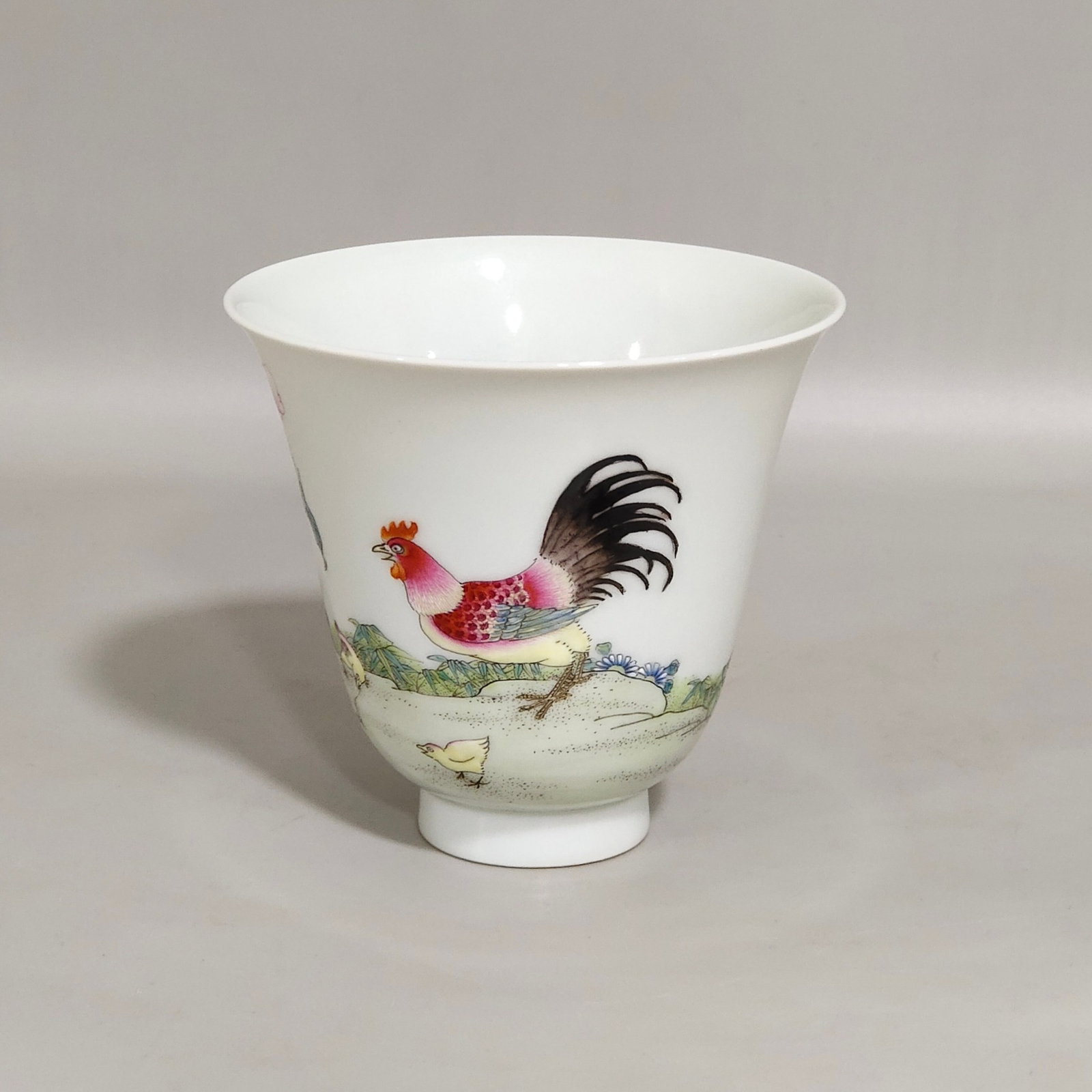 A Pair of Exquisite Famille-Rose Flower and Rooster Pattern Cups - 6