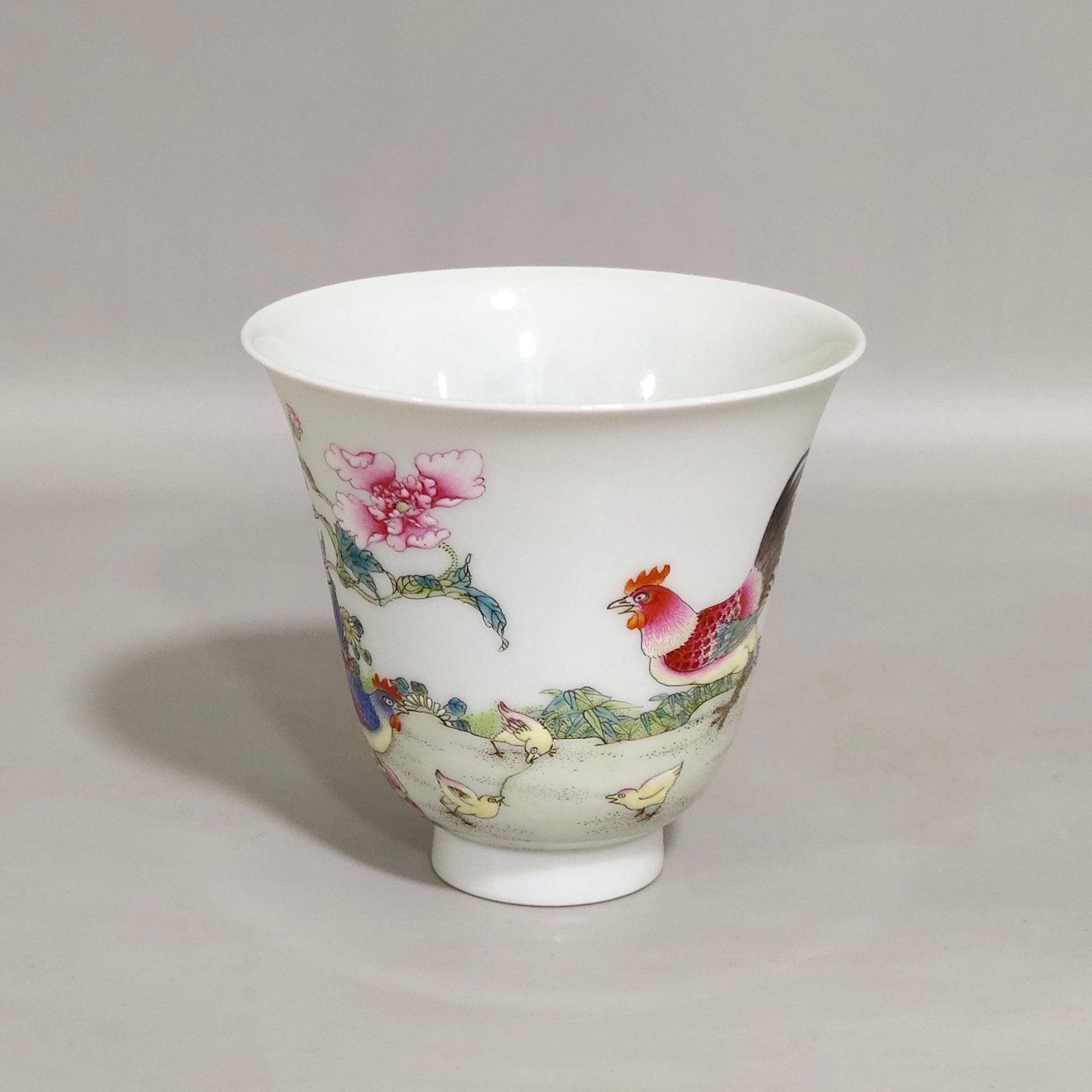 A Pair of Exquisite Famille-Rose Flower and Rooster Pattern Cups - 7
