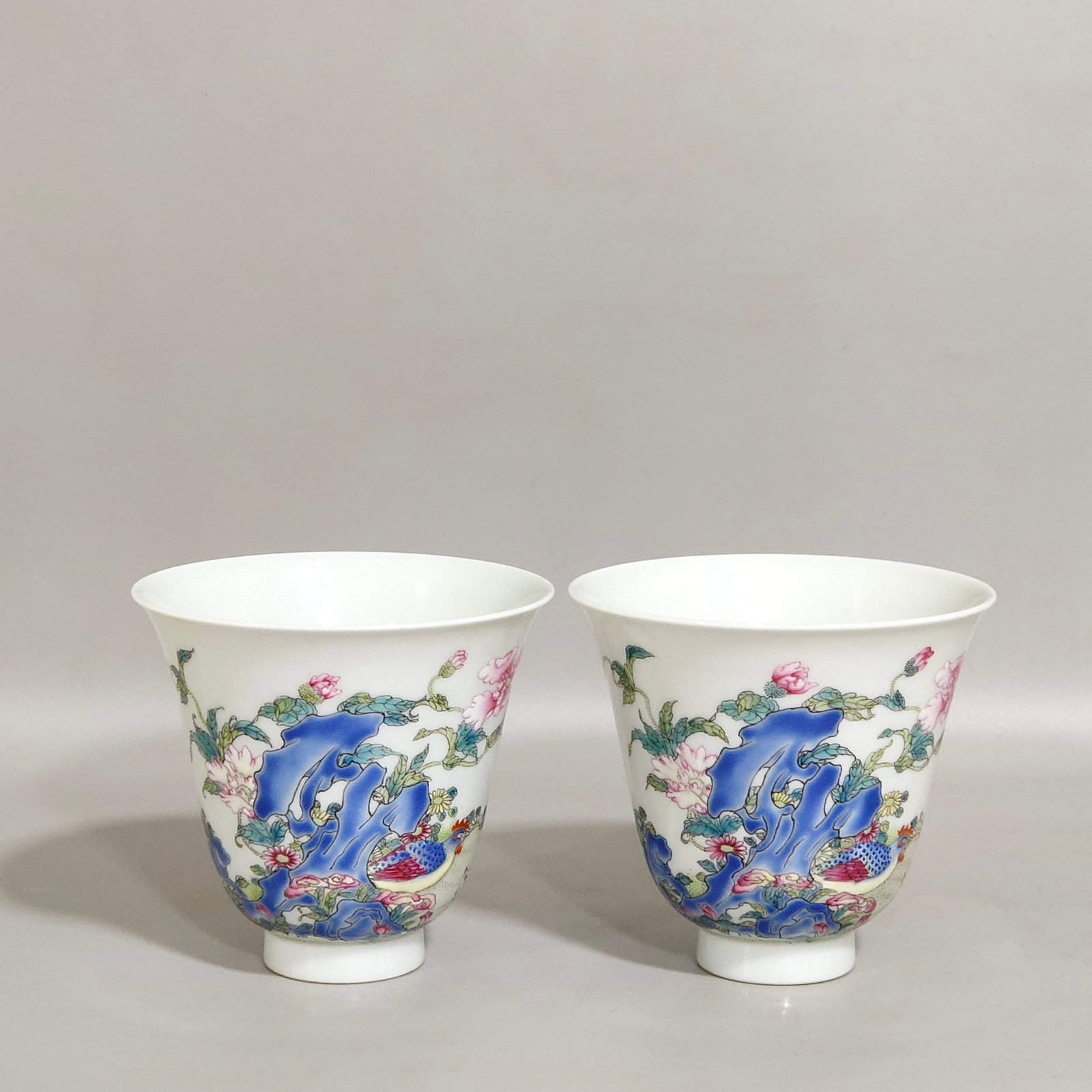 A Pair of Exquisite Famille-Rose Flower and Rooster Pattern Cups - 8