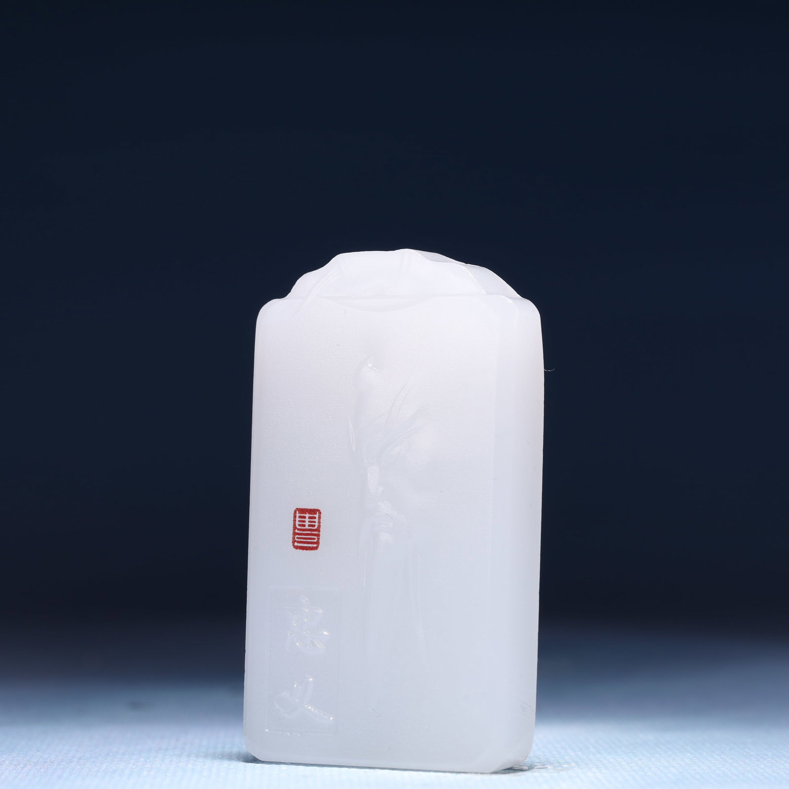 An Exquisite White Jade Figure Pattern Pendant - 2