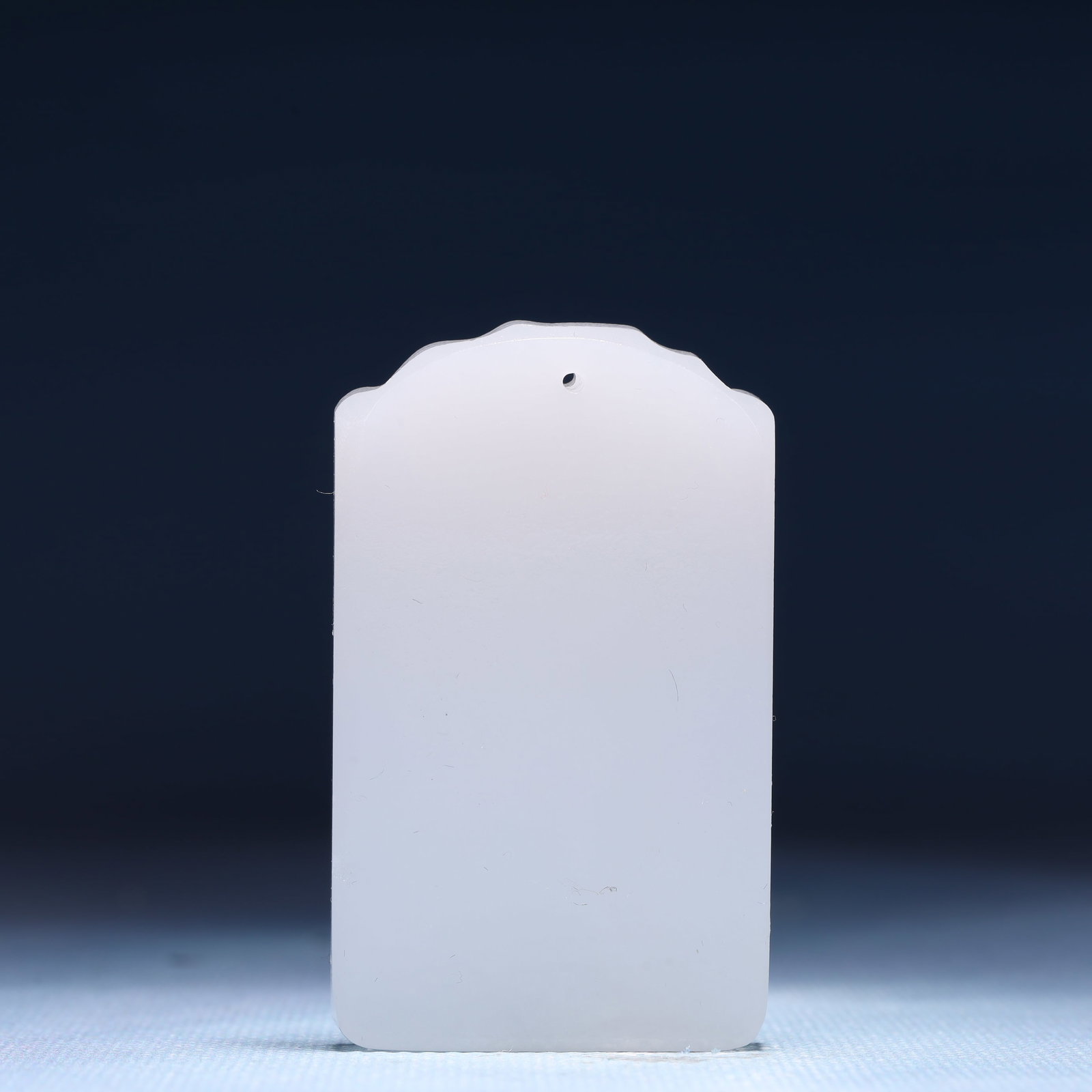 An Exquisite White Jade Figure Pattern Pendant - 4