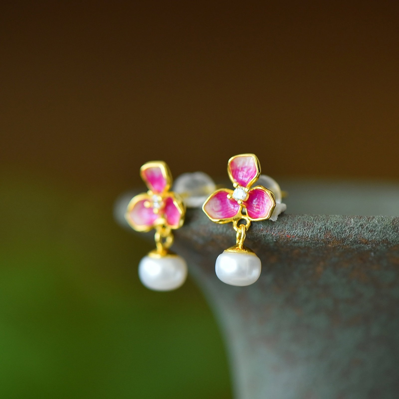 A Pair of Exquisite Sterling Silver-Gold Plated Inlaid Pearls Enamel Earrings - 2
