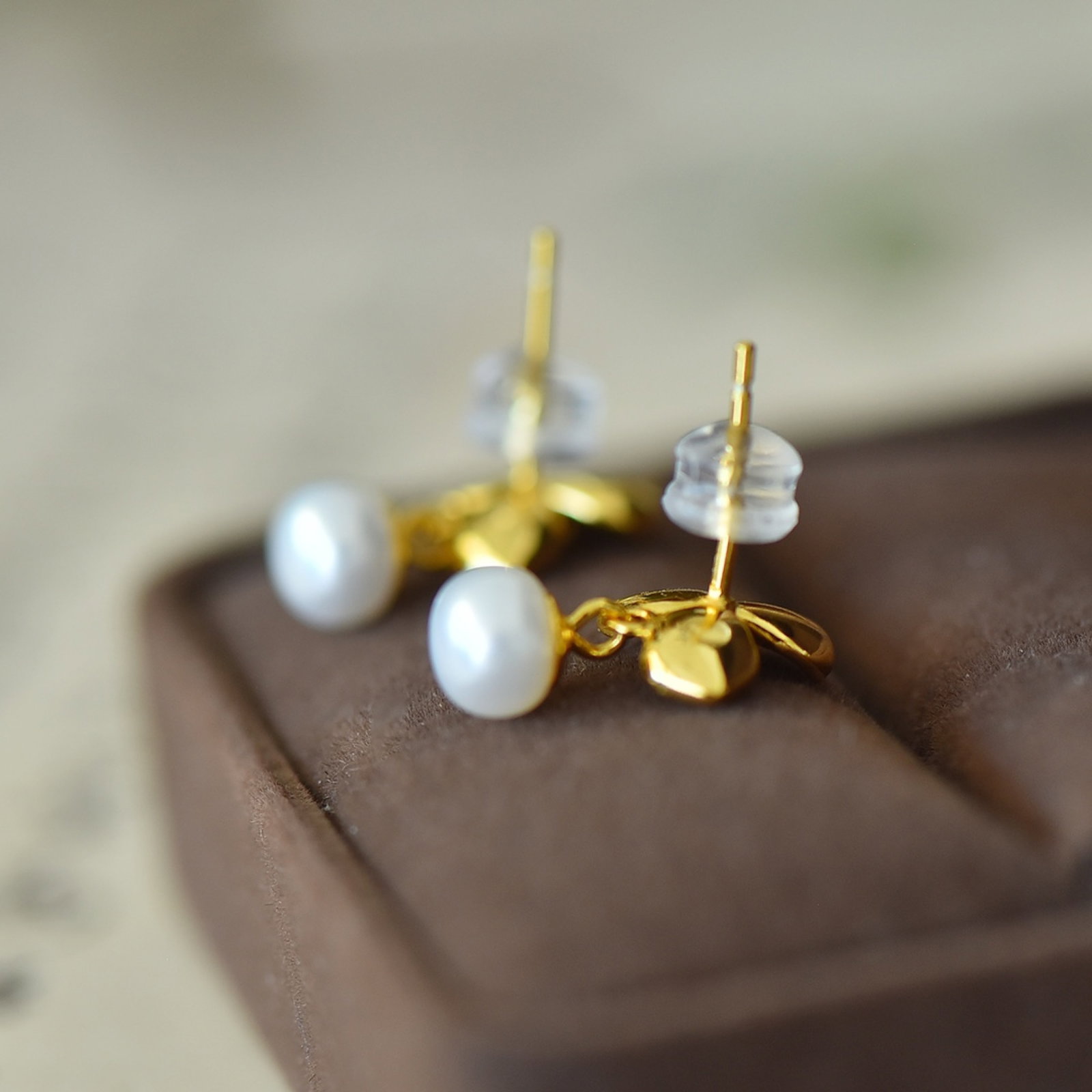 A Pair of Exquisite Sterling Silver-Gold Plated Inlaid Pearls Enamel Earrings - 5