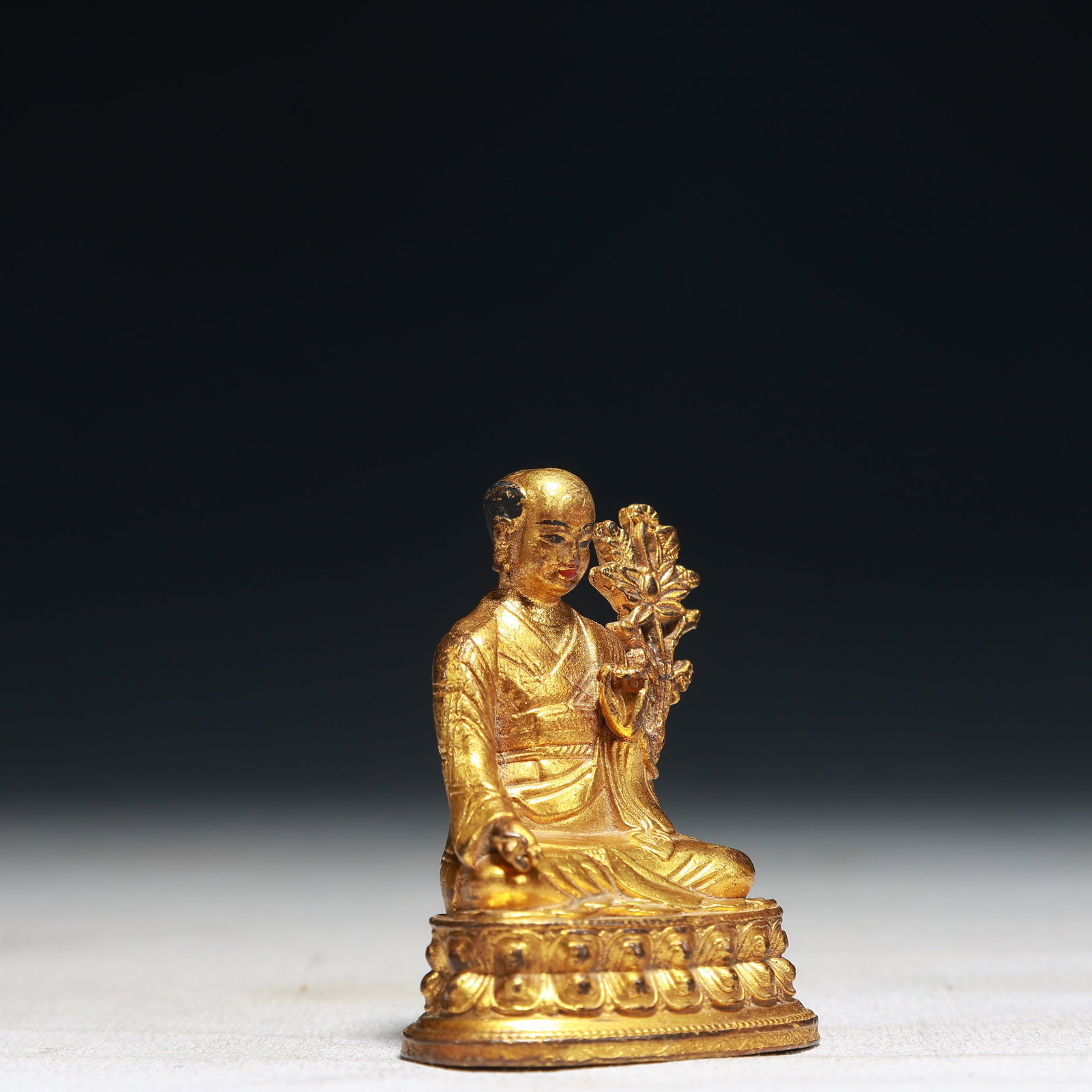 A Solemn Gilt Bronze Statue of Medicine Buddha - 3