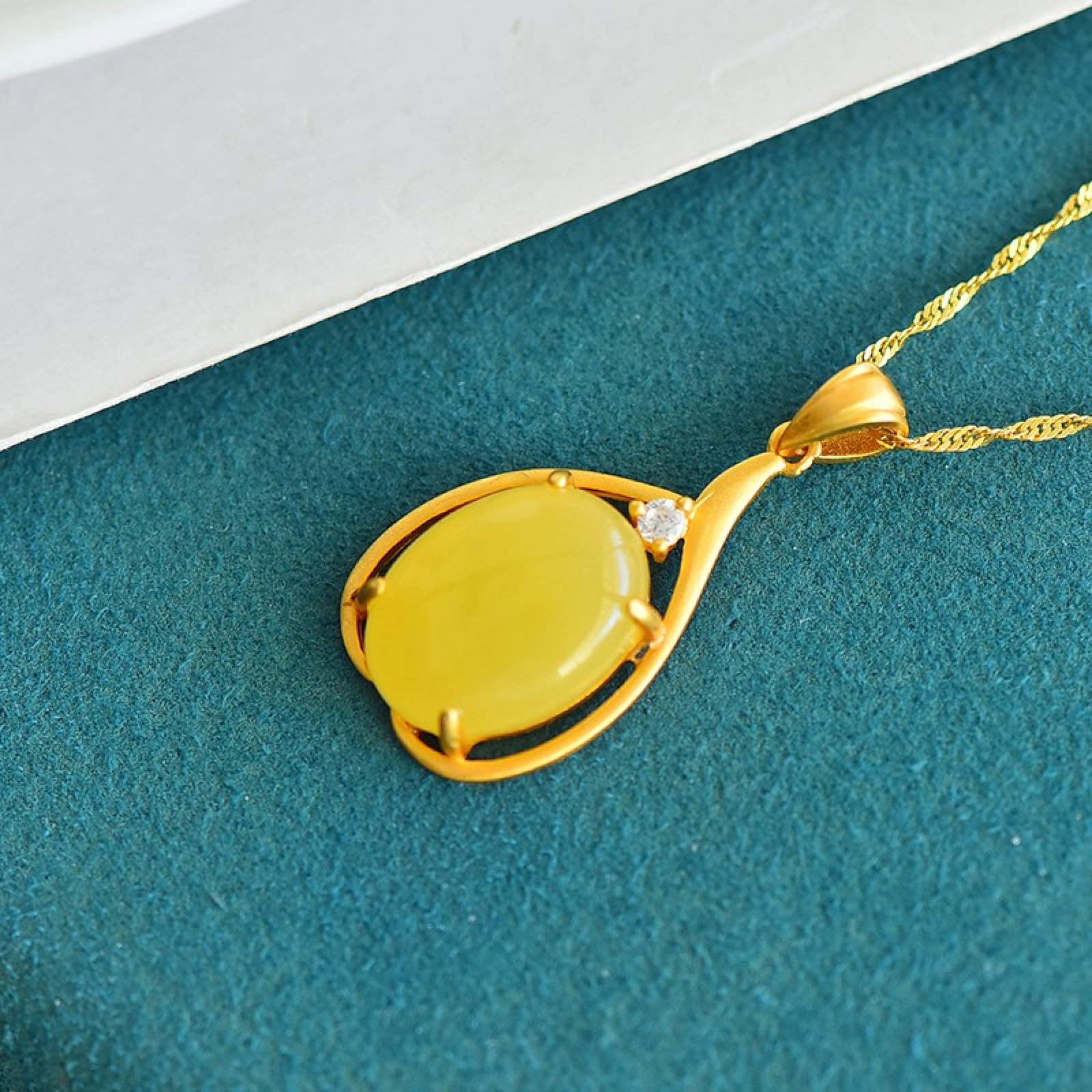An Exquisite Sterling Silver-Gold Plated Inlaid Amber Pendant - 3