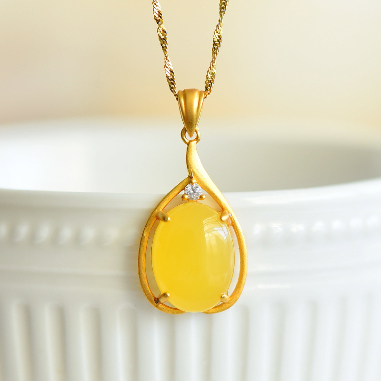 An Exquisite Sterling Silver-Gold Plated Inlaid Amber Pendant - 4