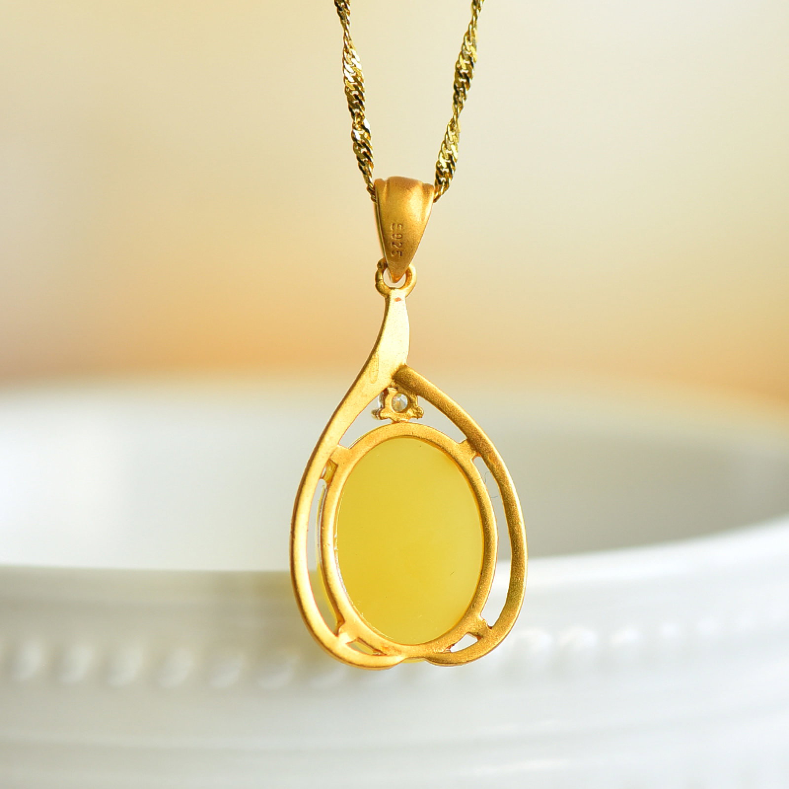 An Exquisite Sterling Silver-Gold Plated Inlaid Amber Pendant - 5