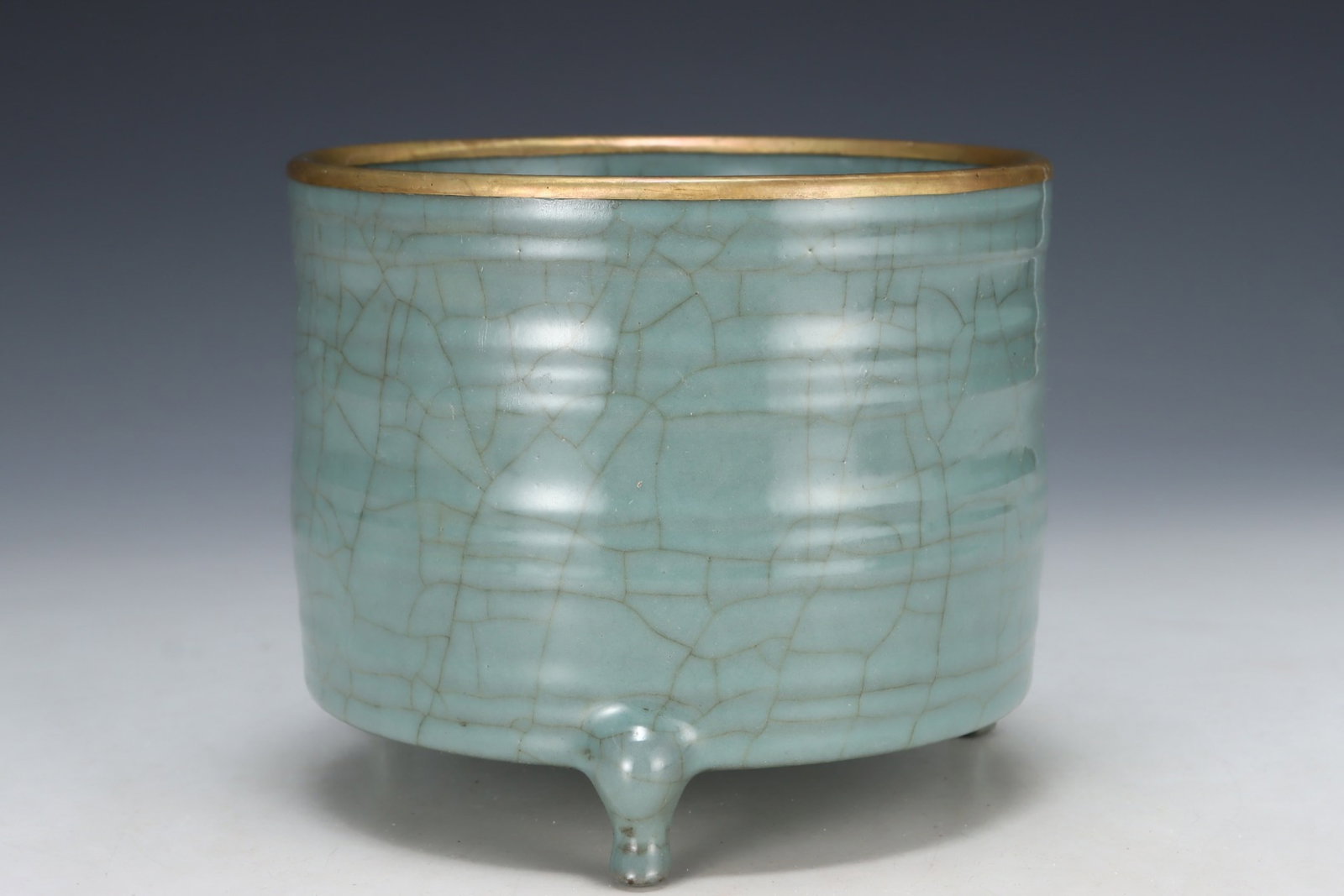 An Exquisite Guan yao Cover with Gold Tripod Jar,with an Imperial Poem by Emperor Qianlong - 3