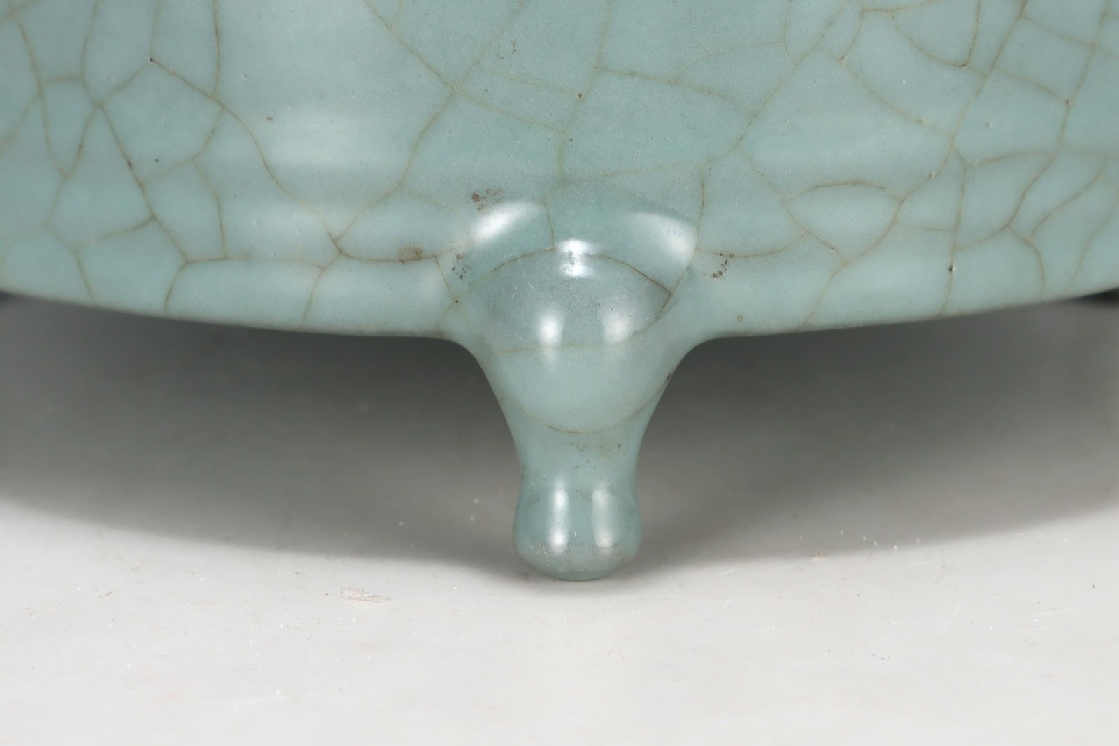 An Exquisite Guan yao Cover with Gold Tripod Jar,with an Imperial Poem by Emperor Qianlong - 5