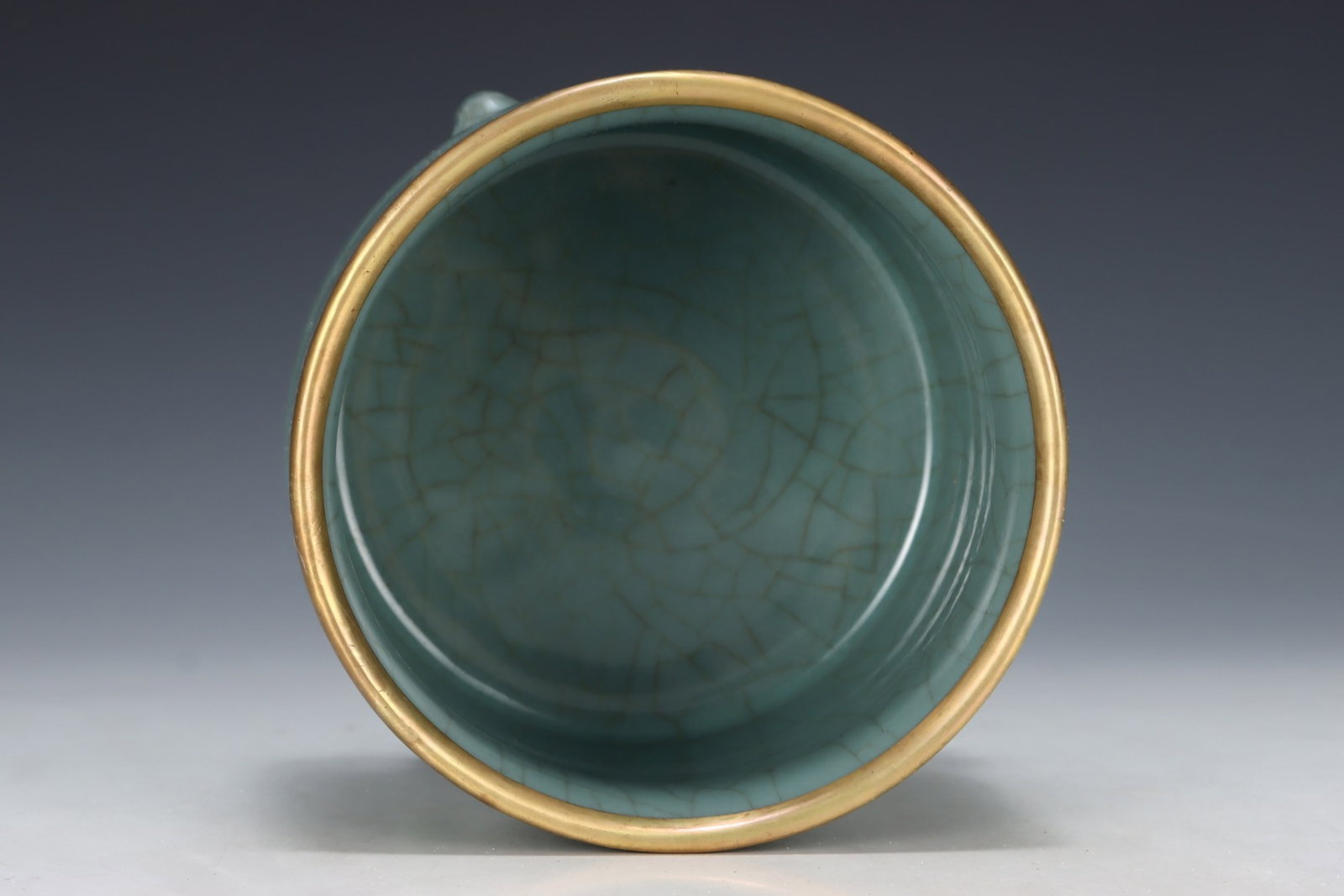 An Exquisite Guan yao Cover with Gold Tripod Jar,with an Imperial Poem by Emperor Qianlong - 6