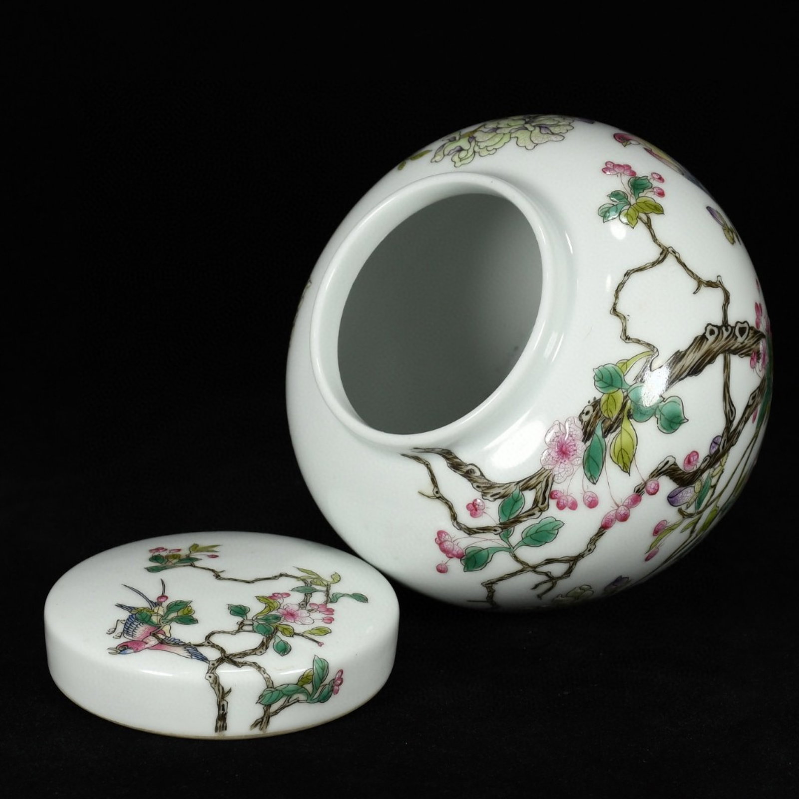 A Pair of Exquisite Famille-Rose Flower and Bird Pattern Cover Jars - 7